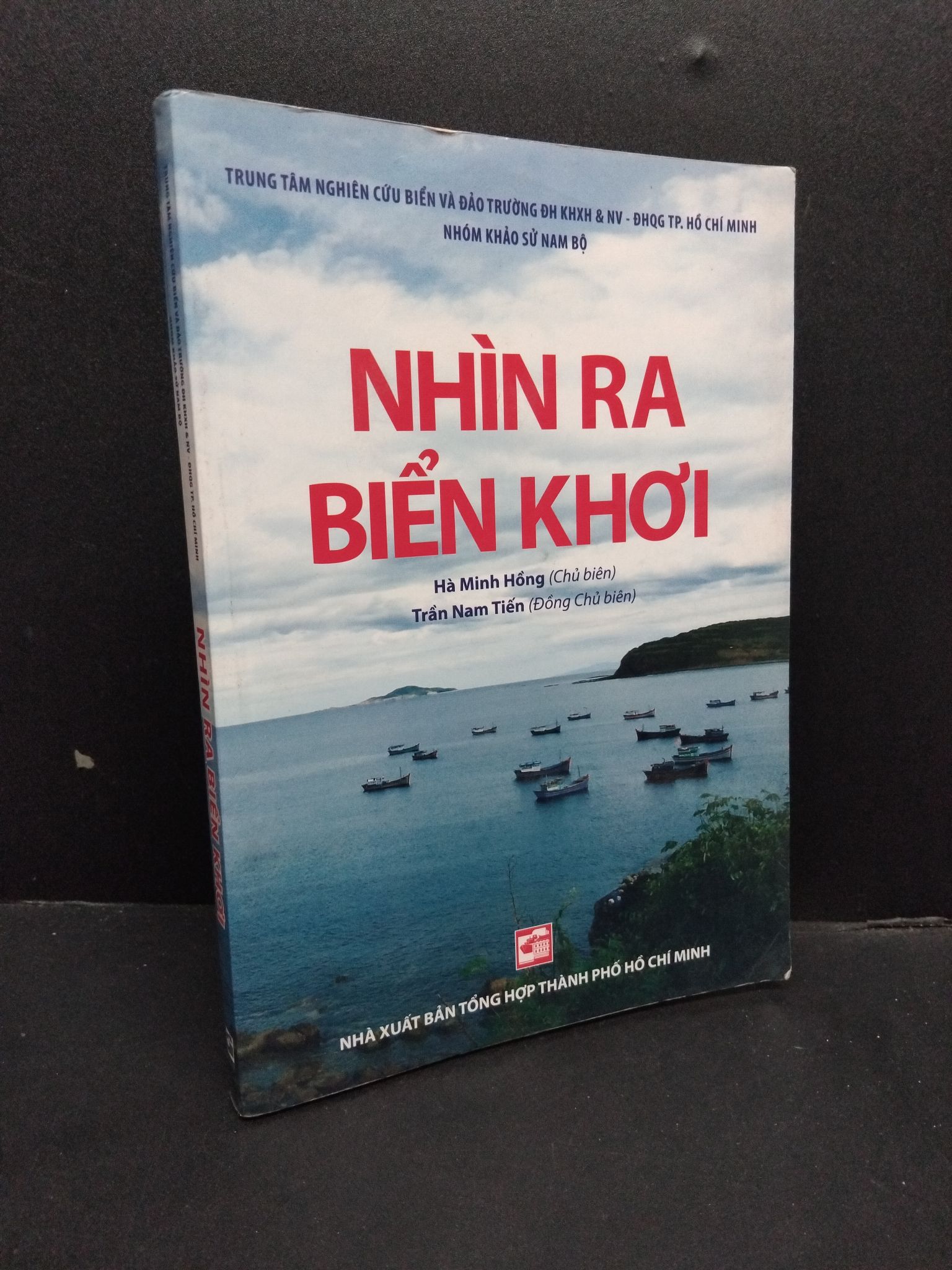 Nhìn ra biển khơi mới 90% ố vàng 2012 HCM1906 Hà Minh Hồng SÁCH LỊCH SỬ - CHÍNH TRỊ - TRIẾT HỌC