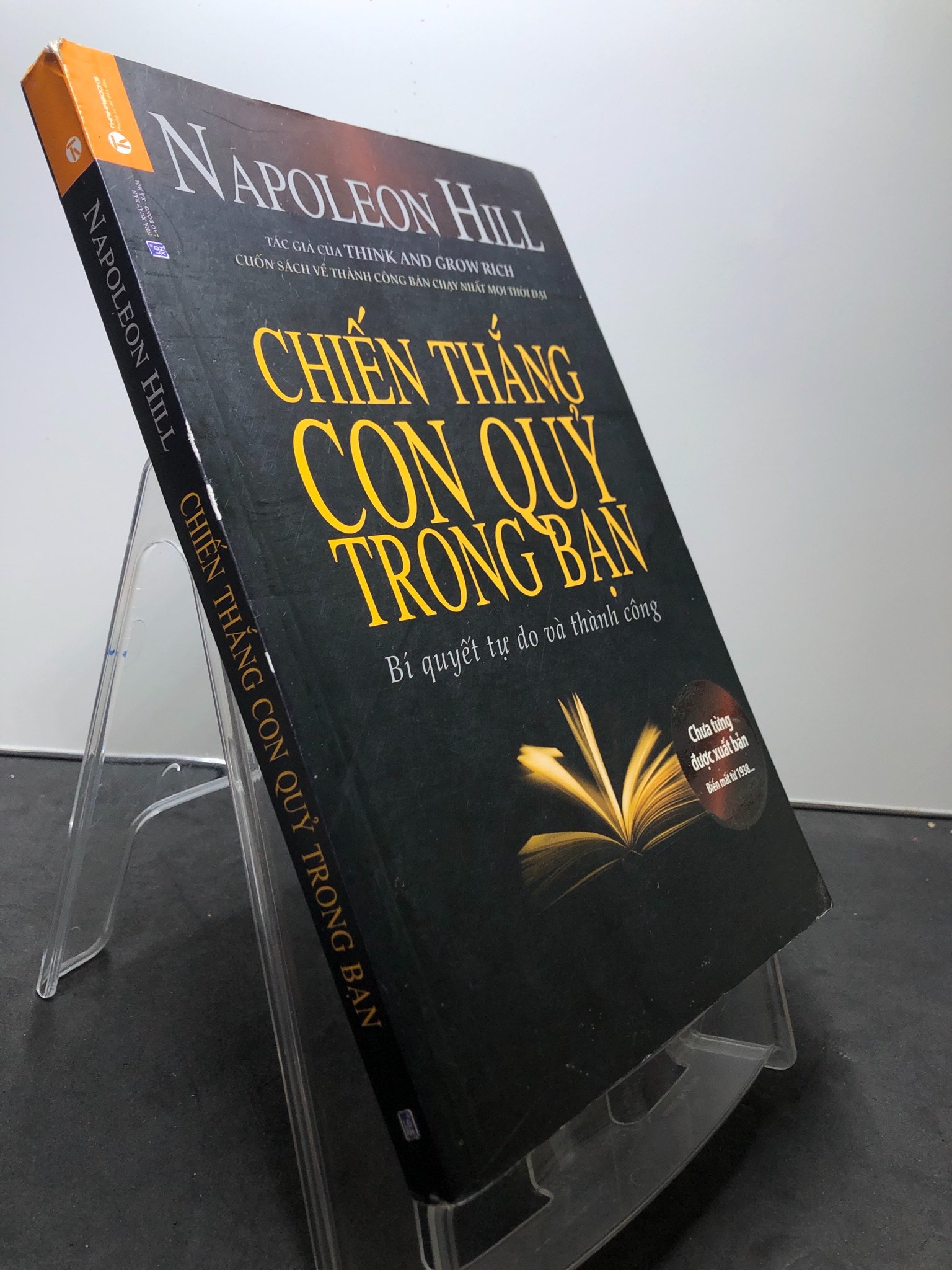 Chiến thắng con quỷ trong bạn 2015 mới 85% ố bẩn nhẹ rách tí gáy Napoleon Hill HPB2307 KỸ NĂNG