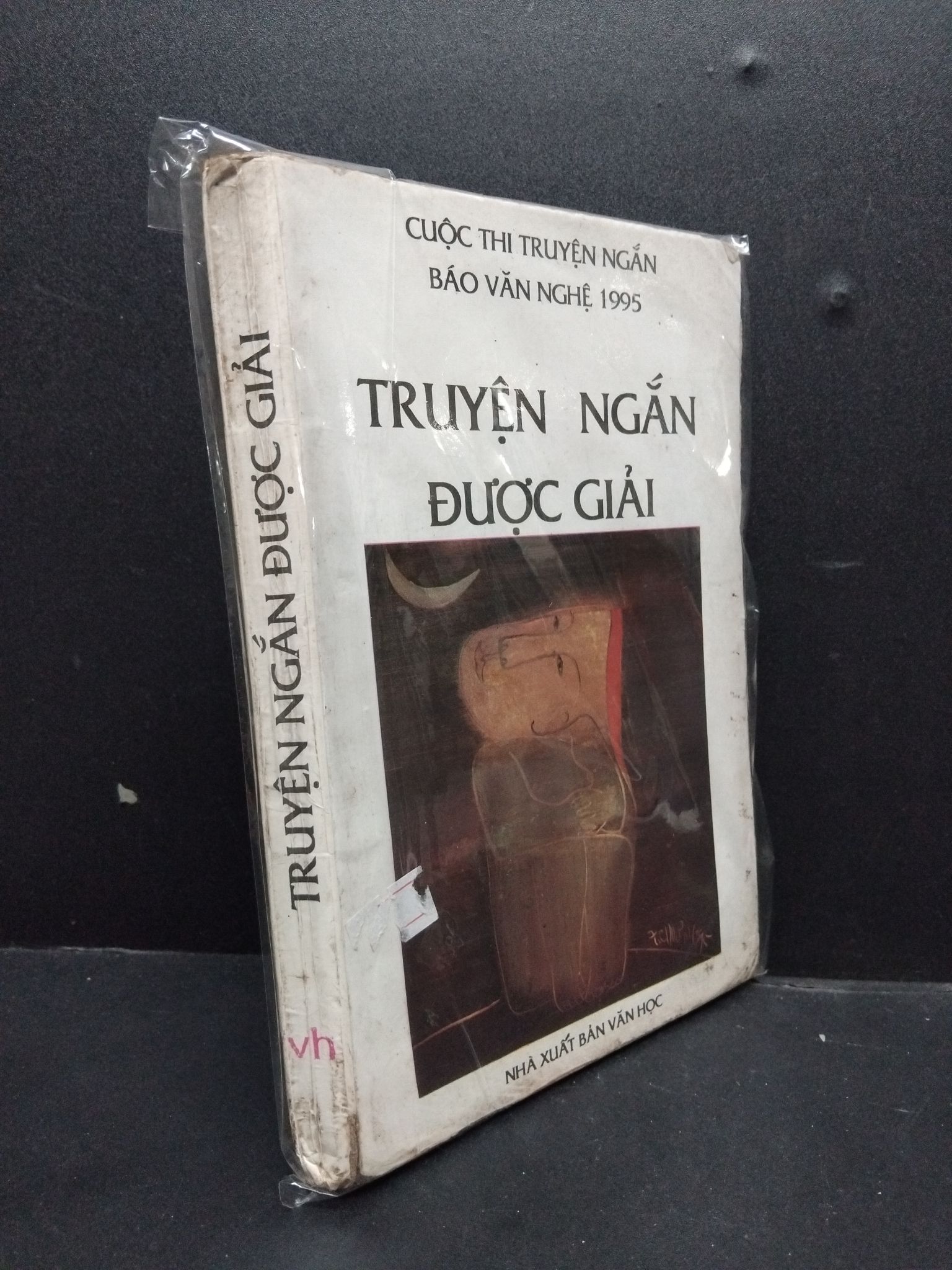 Truyện Ngắn Được Giải mới 70% ố vàng, rách gáy nhẹ (có bọc) HCM0107 Cuộc Thi Truyện Ngắn Báo Văn Nghệ 1995 VĂN HỌC