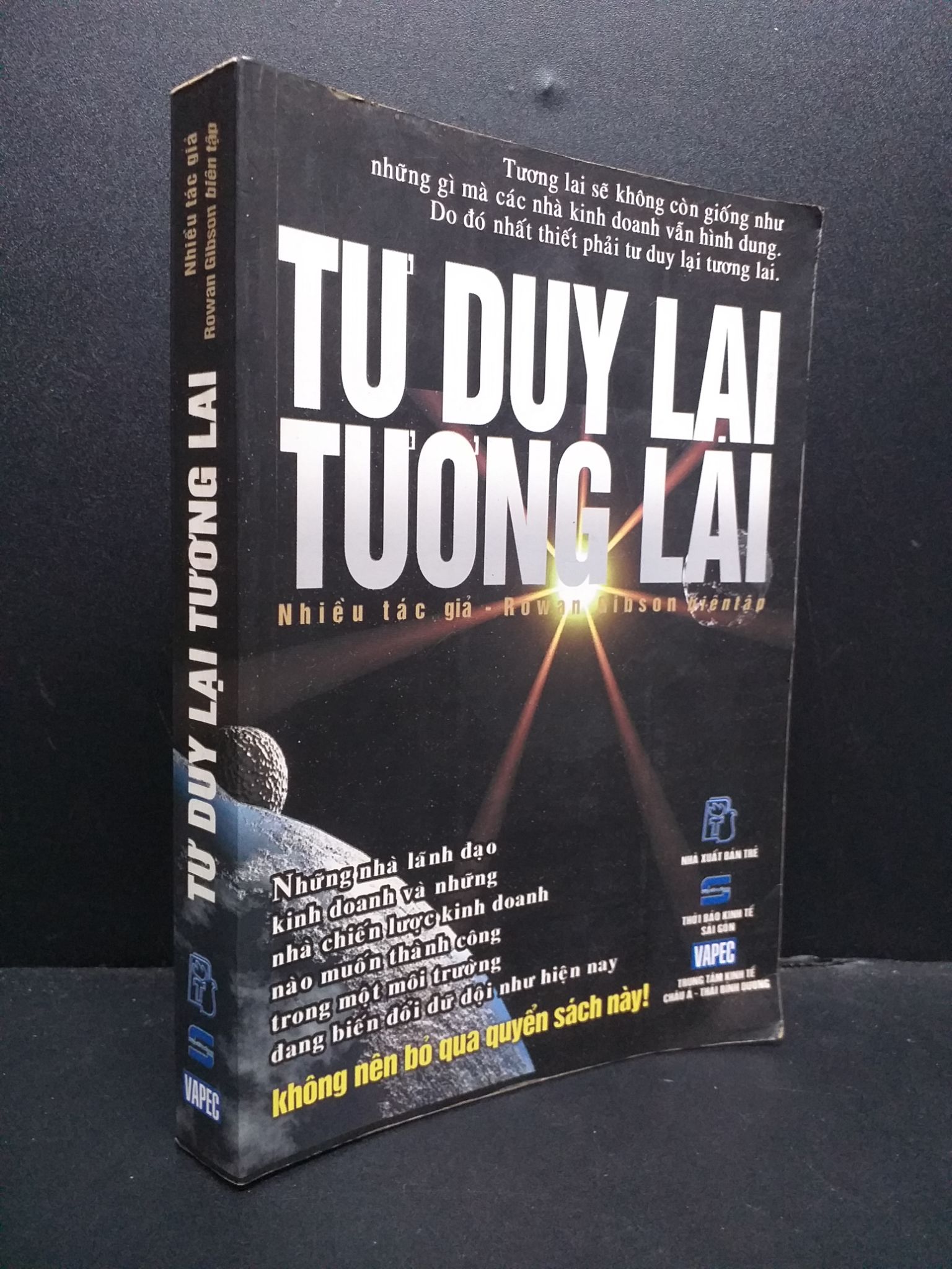 Tư duy lại tương lai mới 70% ố vàng ẩm 2002 HCM2207 Nhiều tác giả KỸ NĂNG