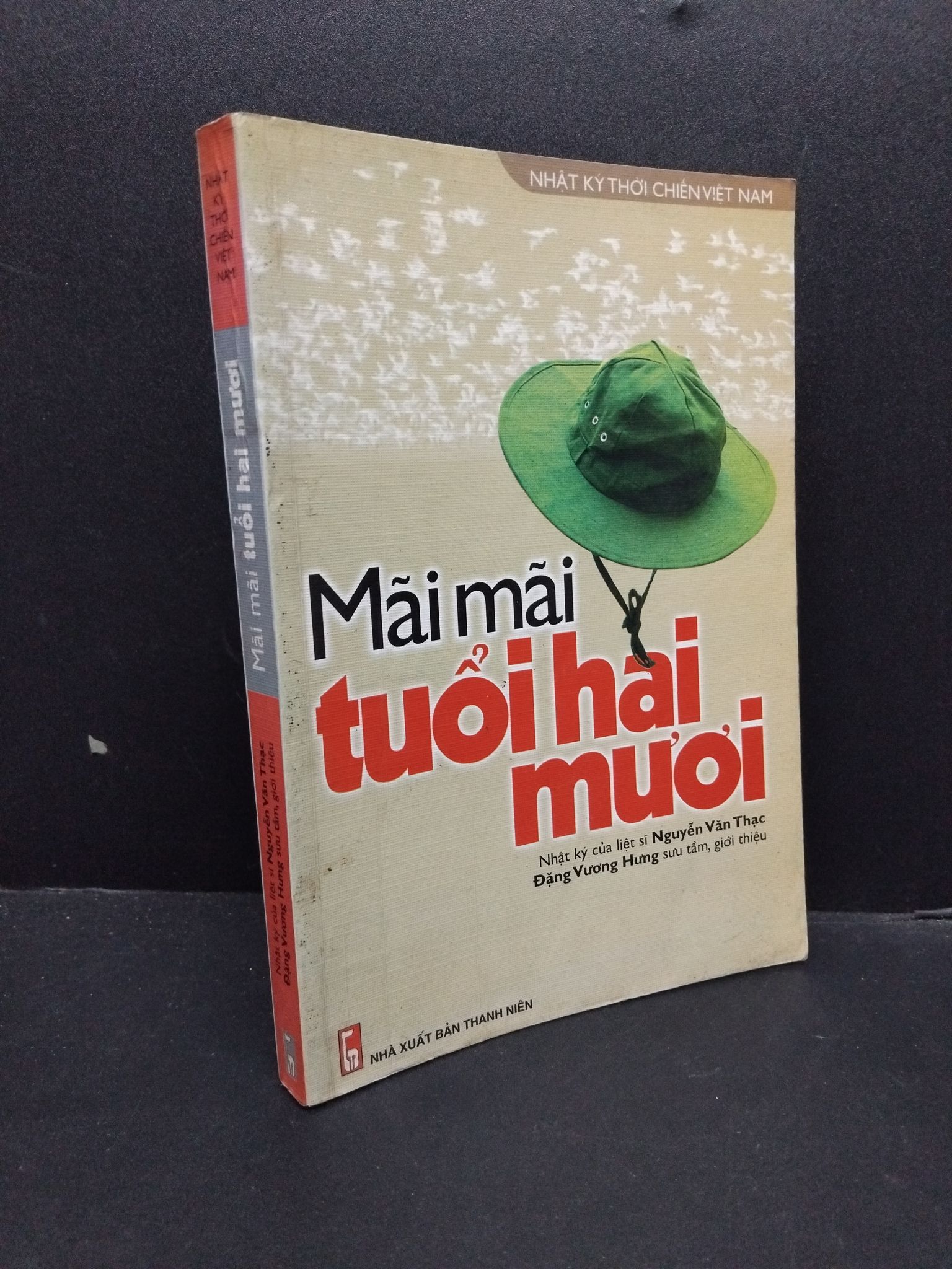 Mãi mãi tuổi hai mươi mới 70% ố bẩn 2005 HCM2207 Nhật ký thời chiến Việt Nam VĂN HỌC