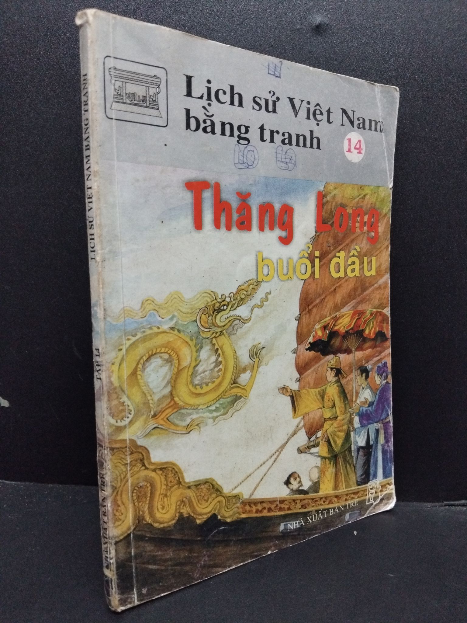 Lịch sử Việt Nam bằng tranh tập 14 - Thăng Long buổi đầu mới 80% ố nhẹ có mộc và viết trang đầu 2009 HCM2207 Trần Bạch Đằng VĂN HỌC