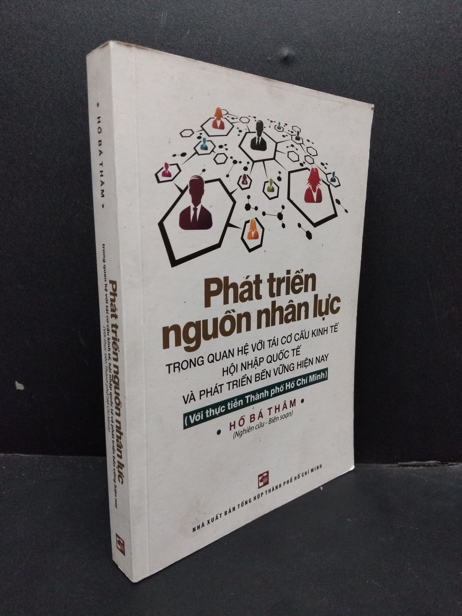 Phát Triển Nguồn Nhân Lực ố nhẹ, bẩn bìa 2017 HCM0107 Hồ Bá Thâm nghiên cứu và biên soạn KỸ NĂNG