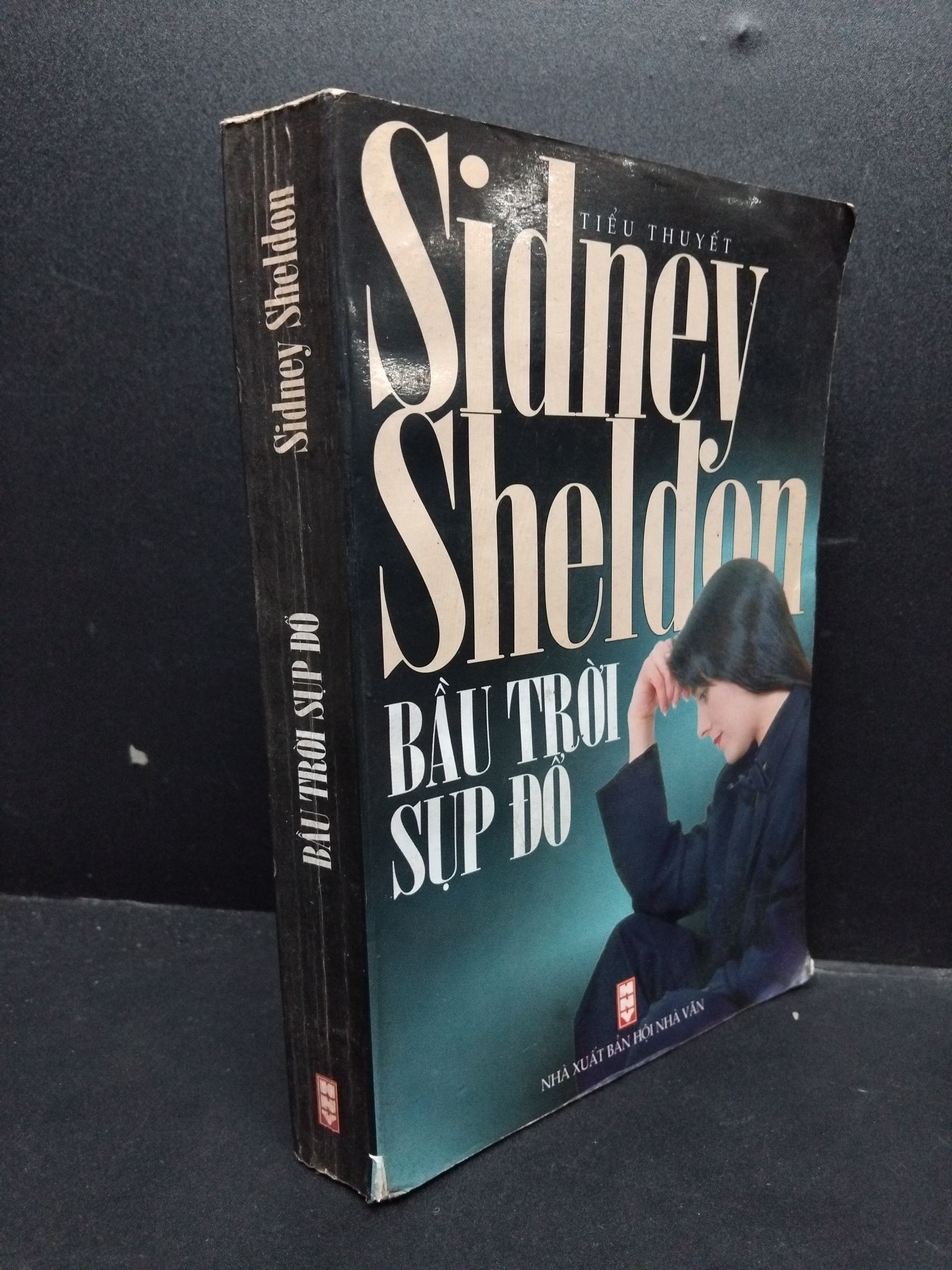 Bầu trời sụp đổ mới 70% ố vàng ẩm 2001 HCM2207 Sidney Sheldon VĂN HỌC