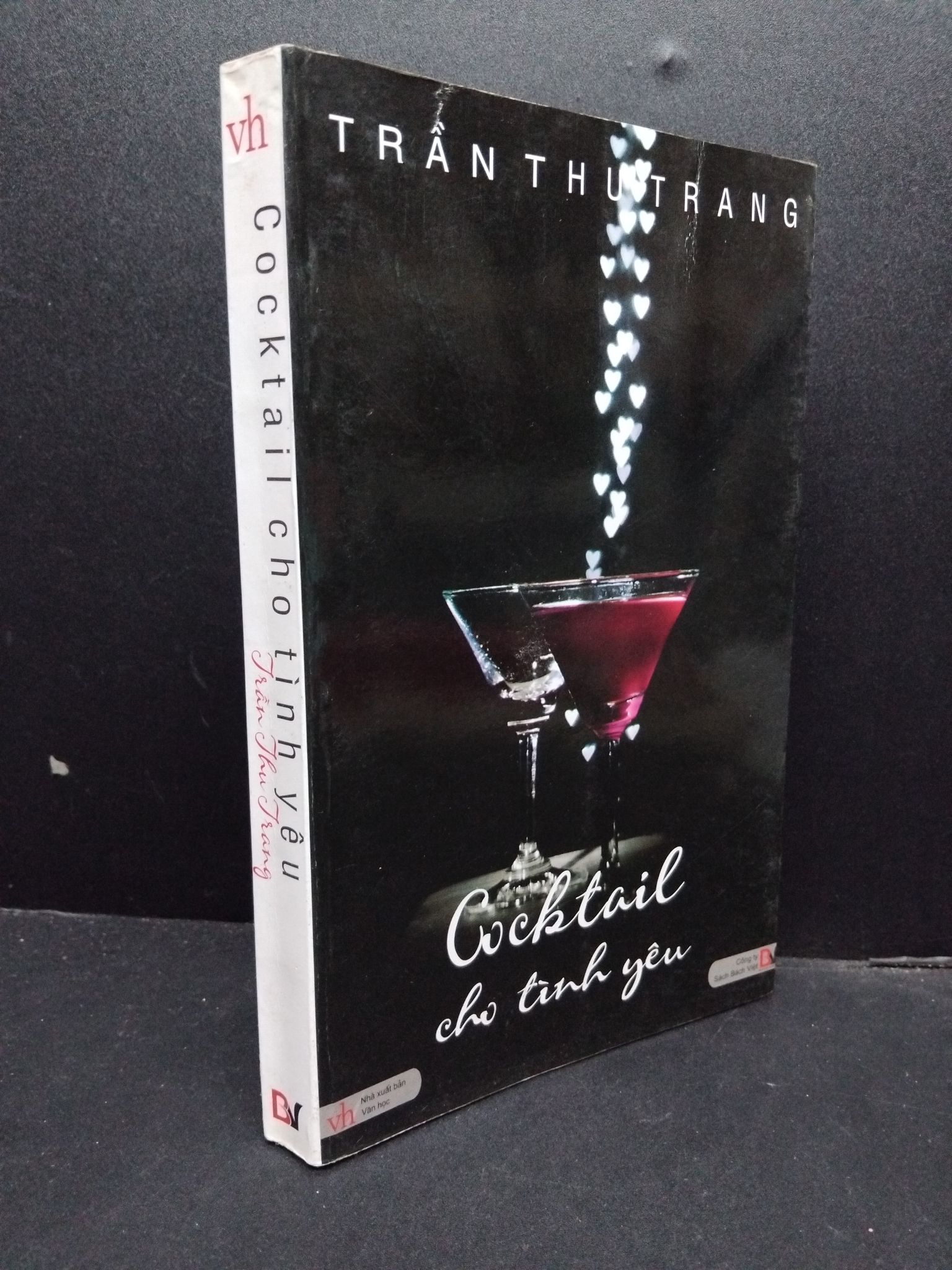 Cocktail cho tình yêu mới 80% ố bẩn tróc gáy nhẹ 2010 HCM2207 Trần Thu Trang VĂN HỌC