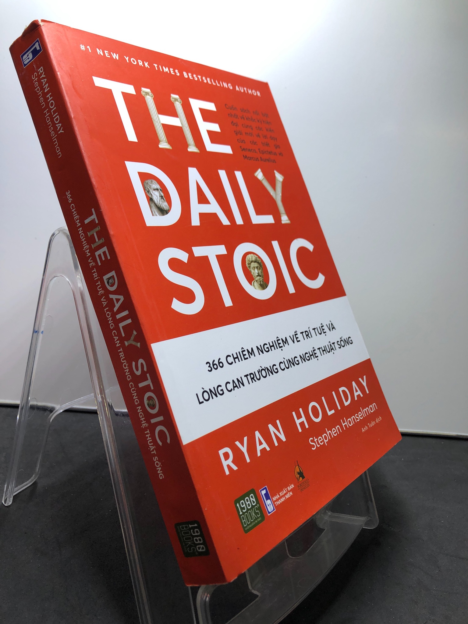 The Daily Stoic 366 chiêm nghiệm về trí tuệ và lòng can trường cùng nghệ thuật sống 2022 mới 90% Ryan Holiday và Stephen Hanselman HPB2307 KỸ NĂNG