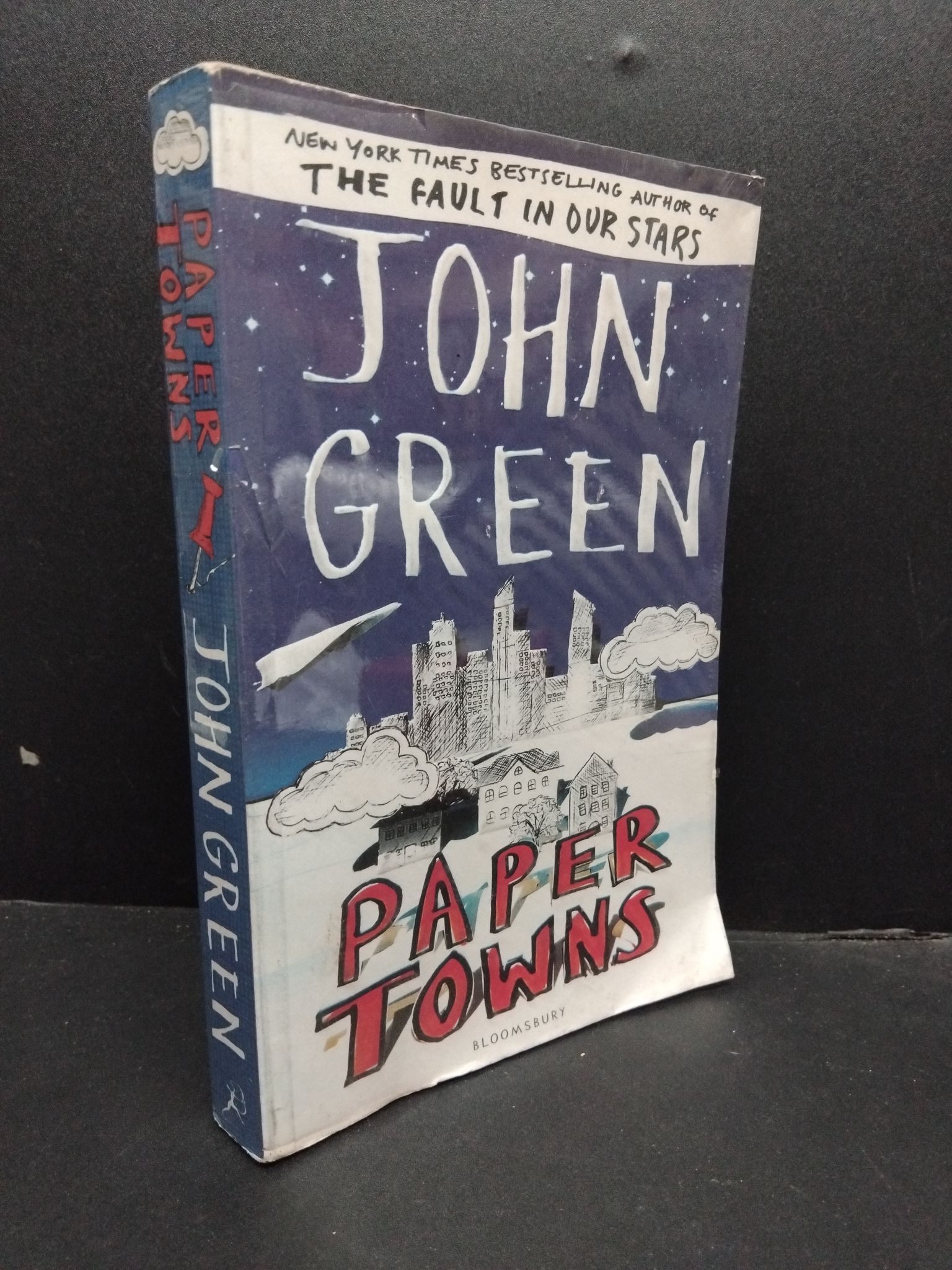 Paper Towns mới 80% ố vàng có chữ ký trang đầu nếp gấp trang HCM2207 John Green NGOẠI VĂN