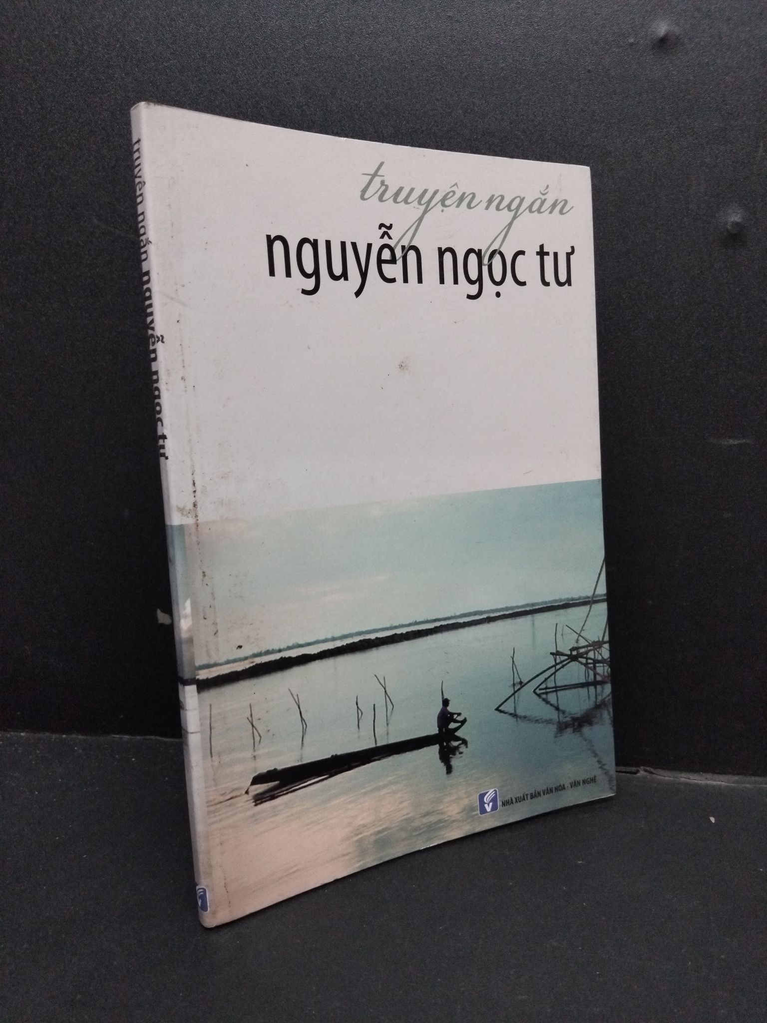 Truyện Ngắn Nguyễn Ngọc Tư mới 80% ố vàng nhẹ 2011 HCM0107 Nguyễn Ngọc Tư VĂN HỌC