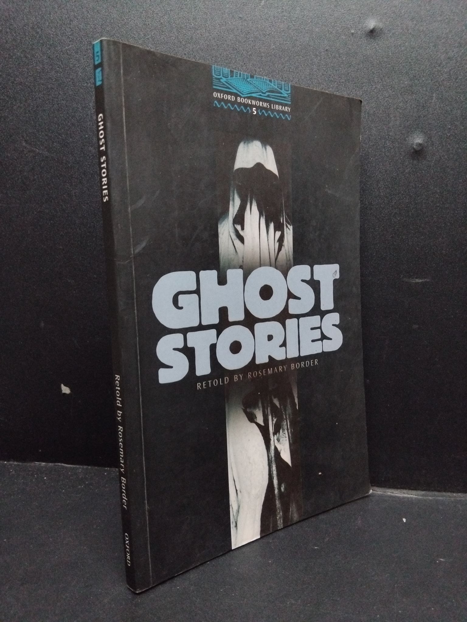 Ghost Stories mới 80% ố vàng 2000 HCM0107 Retold By Rosemary Border NGOẠI VĂN