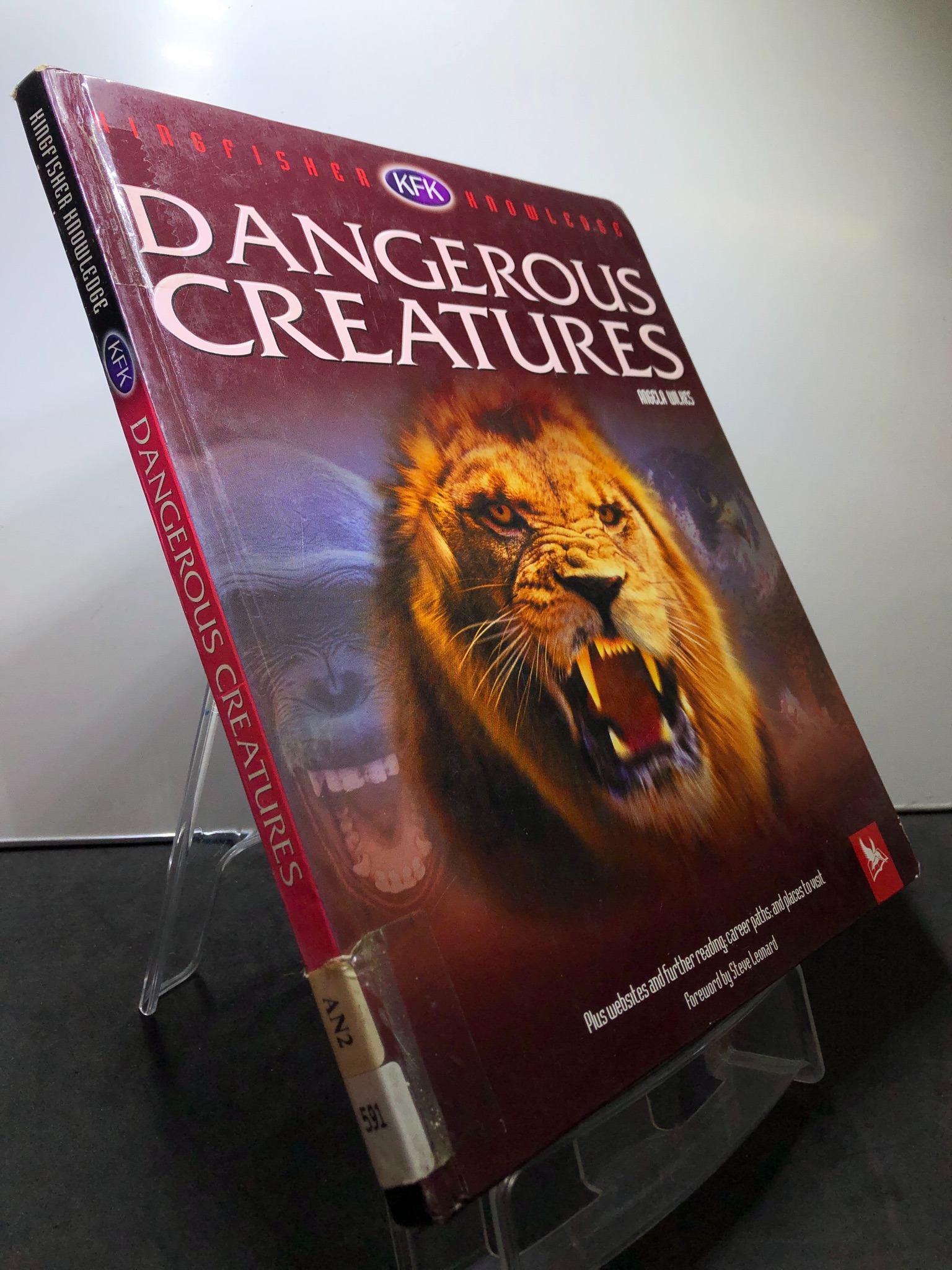 Dangerous Creatures BÌA CỨNG mới 85% tróc góc bìa Angela Wilkes HPB2607 NGOẠI VĂN