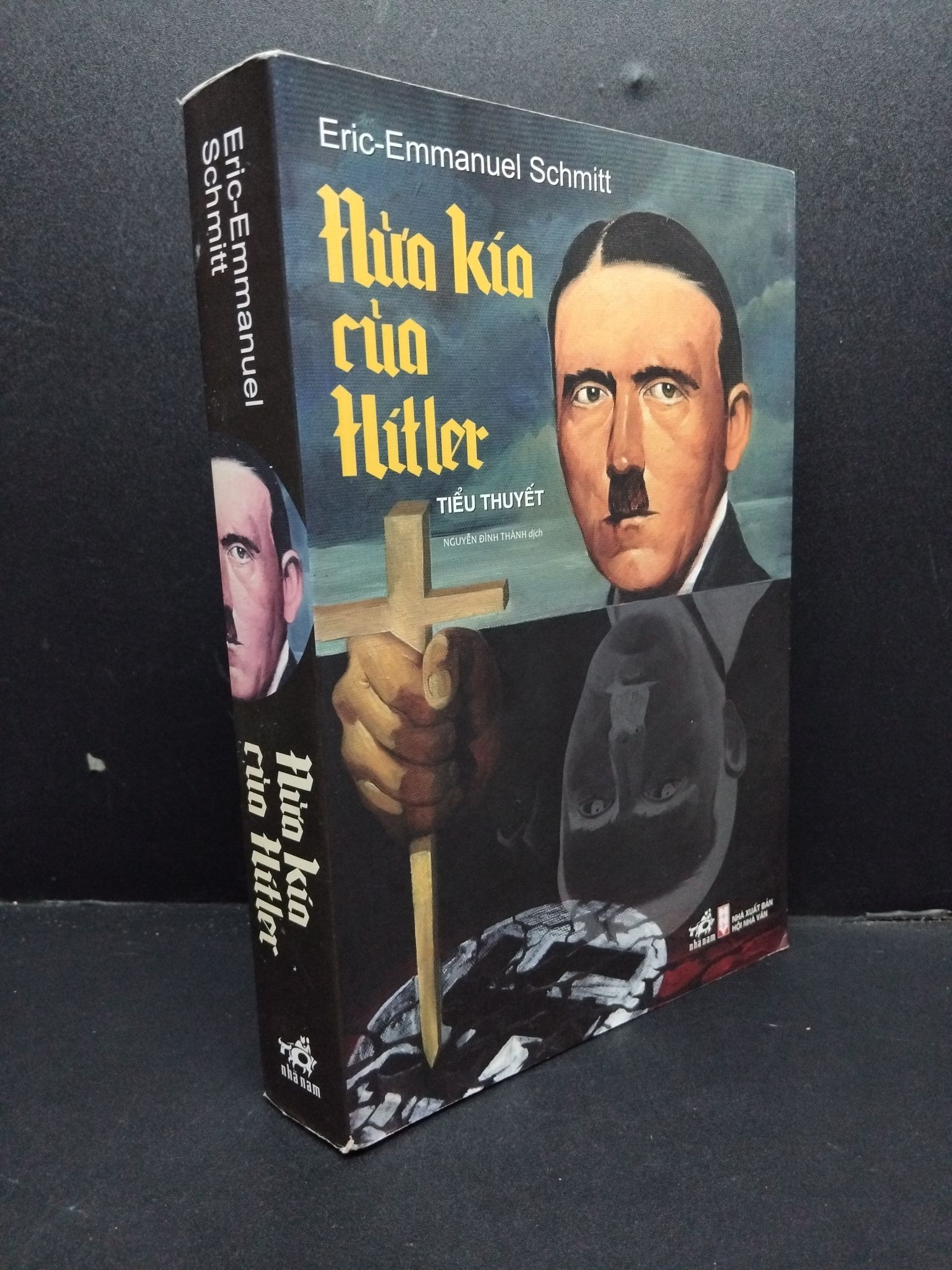 Nửa kia của Hitler mới 80% chóc gáy, ố nhẹ 2020 HCM2207 Eric-Emmanuel Schmitt VĂN HỌC