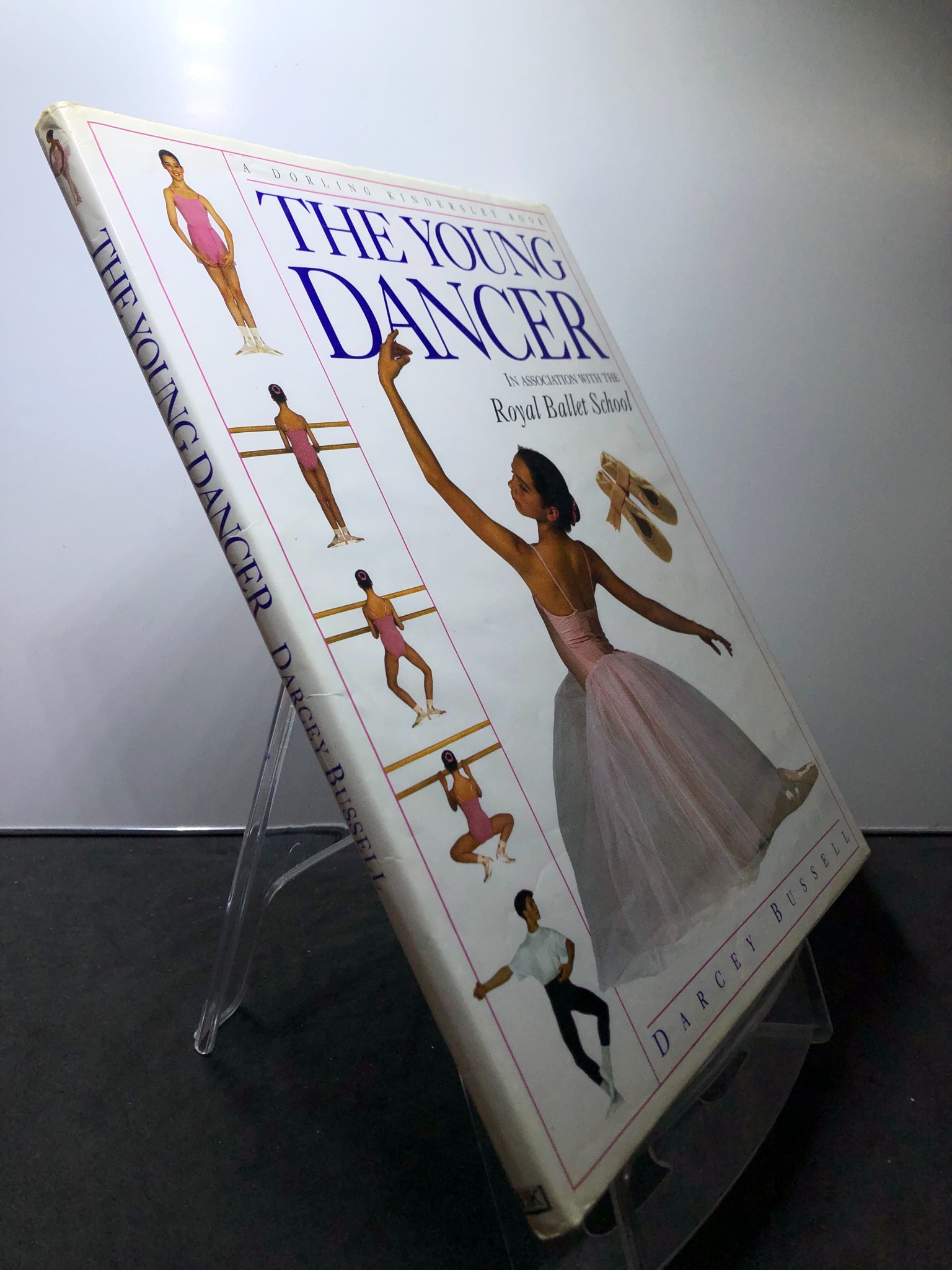 The Young Dancer DK BÌA CỨNG mới 85% bẩn nhẹ Darcey Bussell HPB2707 NGOẠI VĂN