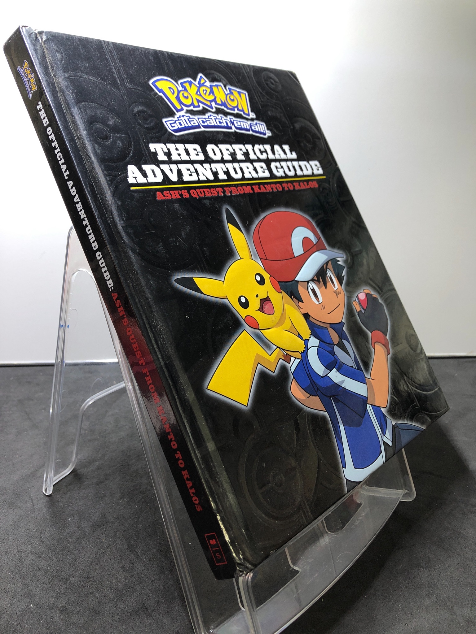 The Official Advanture Guide: Ash's Quest From Kanto to Kalos POKÉMON BÌA CỨNG mới 85% bẩn nhẹ HPB2707 NGOẠI VĂN