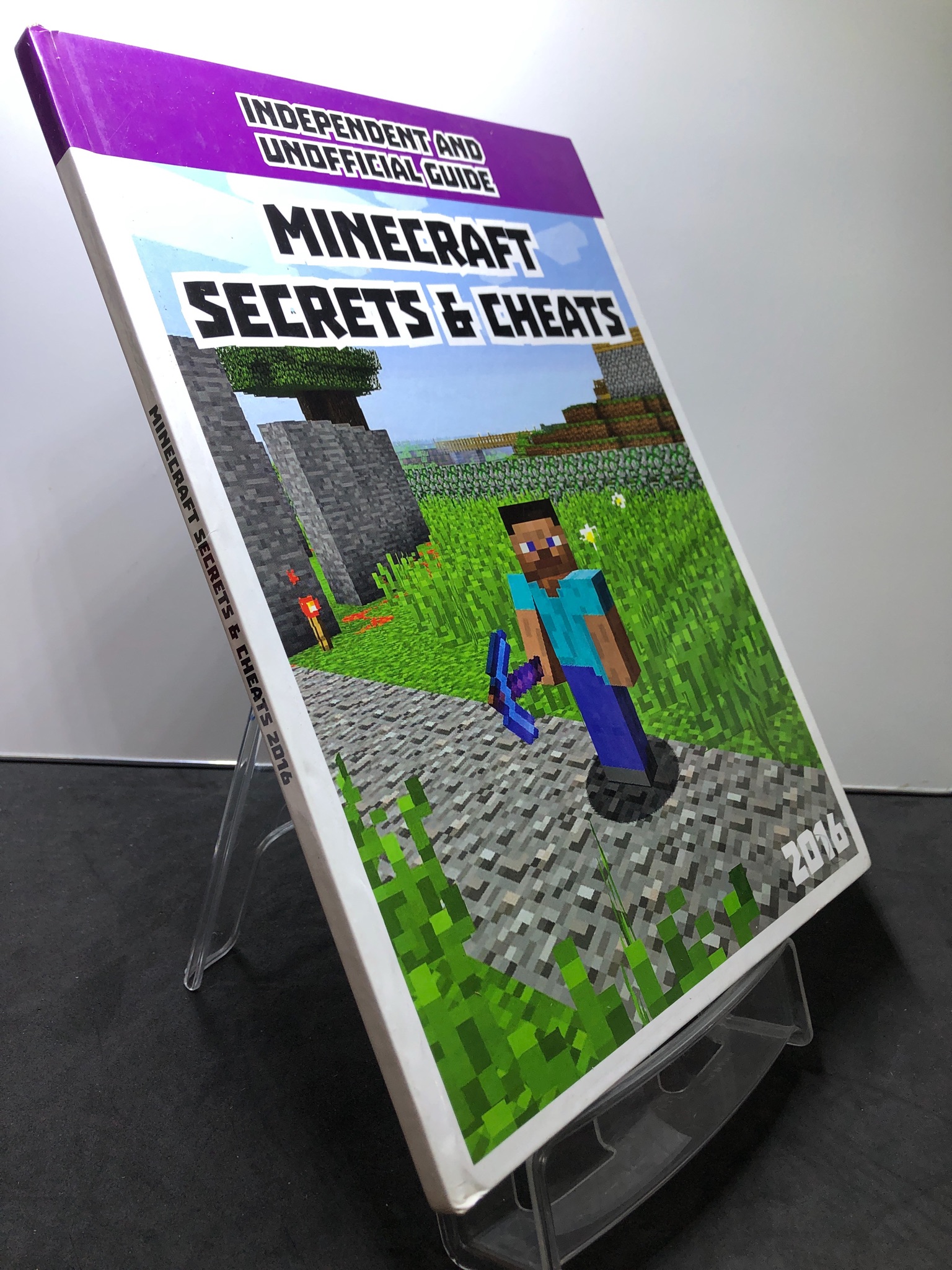 Minecraft Secrets and Cheats BÌA CỨNG mới 85% bẩn nhẹ HPB2707 NGOẠI VĂN