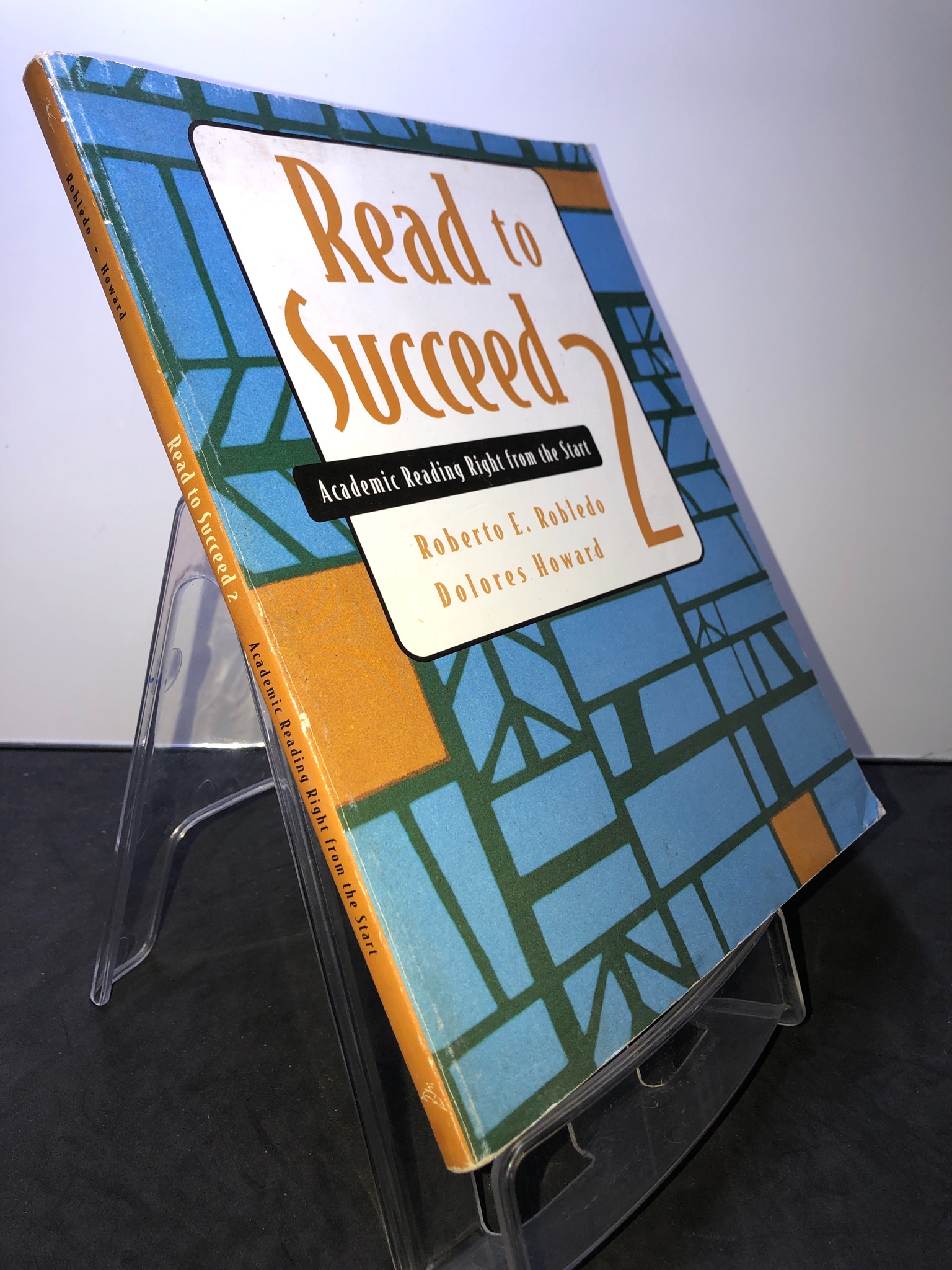 Read to Secceed 2 mới 80% bẩn nhẹ Roberto E.Robledo và Dolores Howard HPB2707 HỌC NGOẠI NGỮ