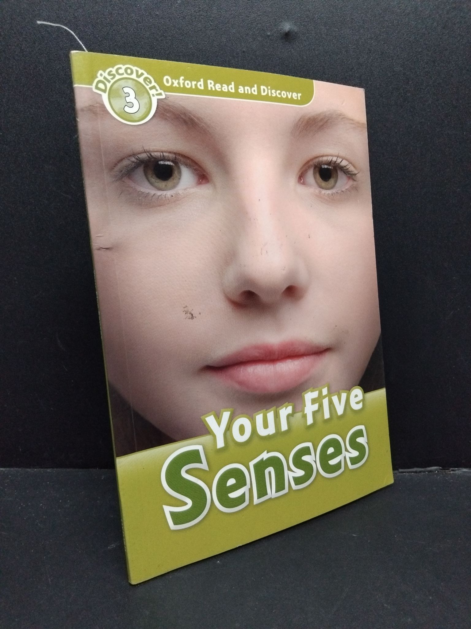 Your five Senses mới 90% sách màu HCM2606 oxford read and Discover HỌC NGOẠI NGỮ