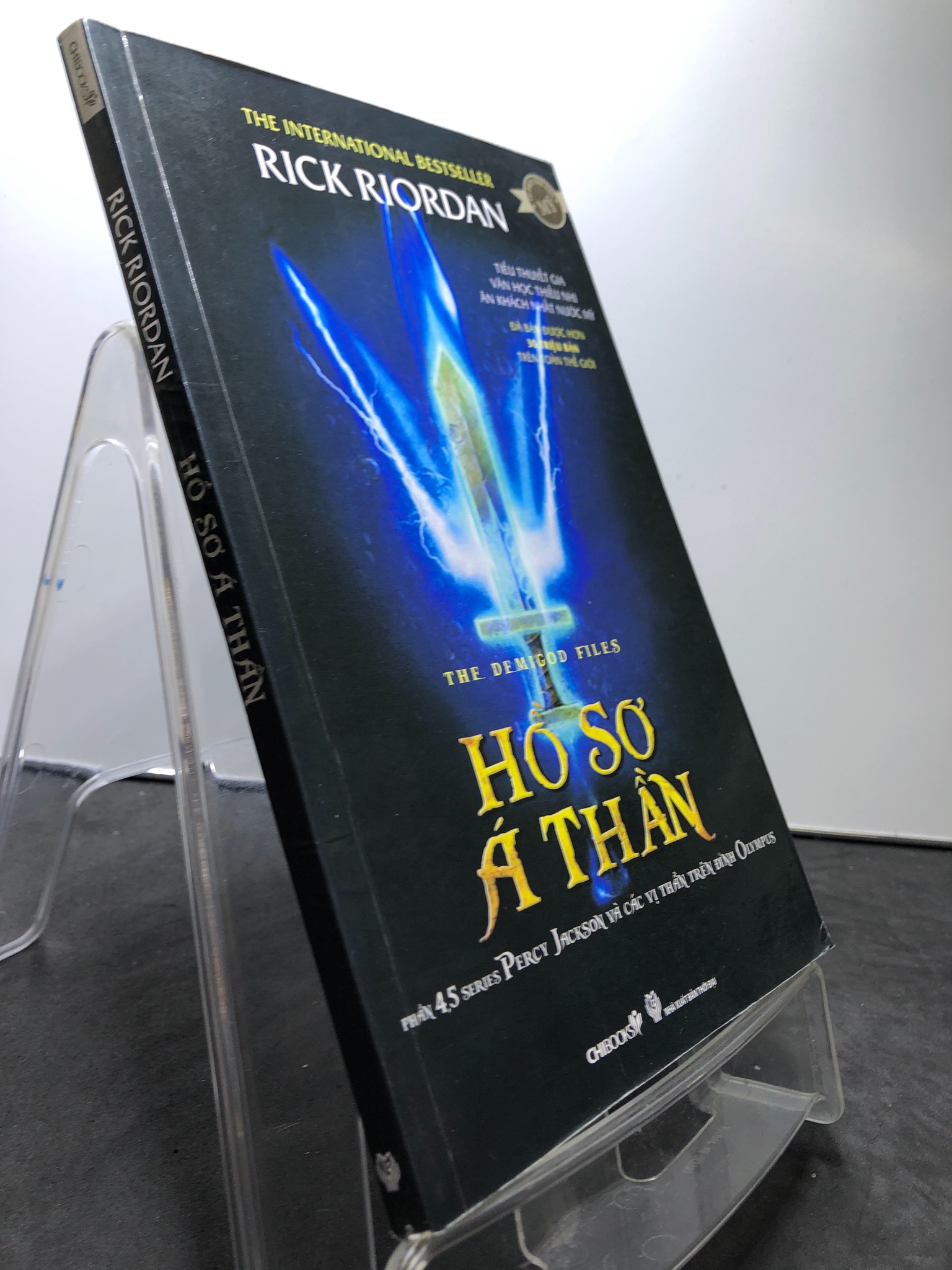 Hồ sơ á thần 2013 mới 80% rách xước bìa sau Rick Riordan HPB0508 VĂN HỌC