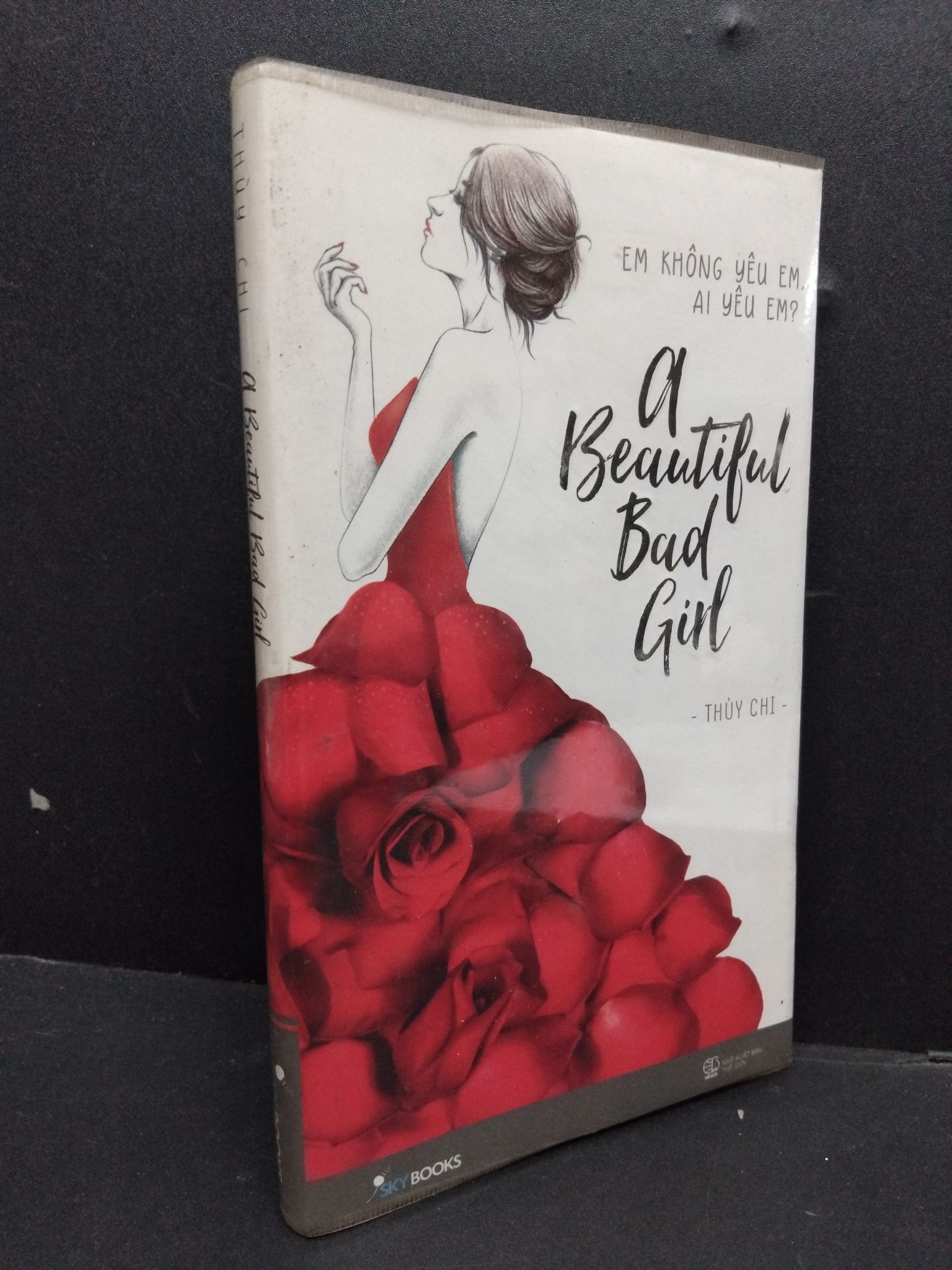 A beautiful bad girl mới 80% ố vàng 2015 HCM1008 Thùy Chi VĂN HỌC