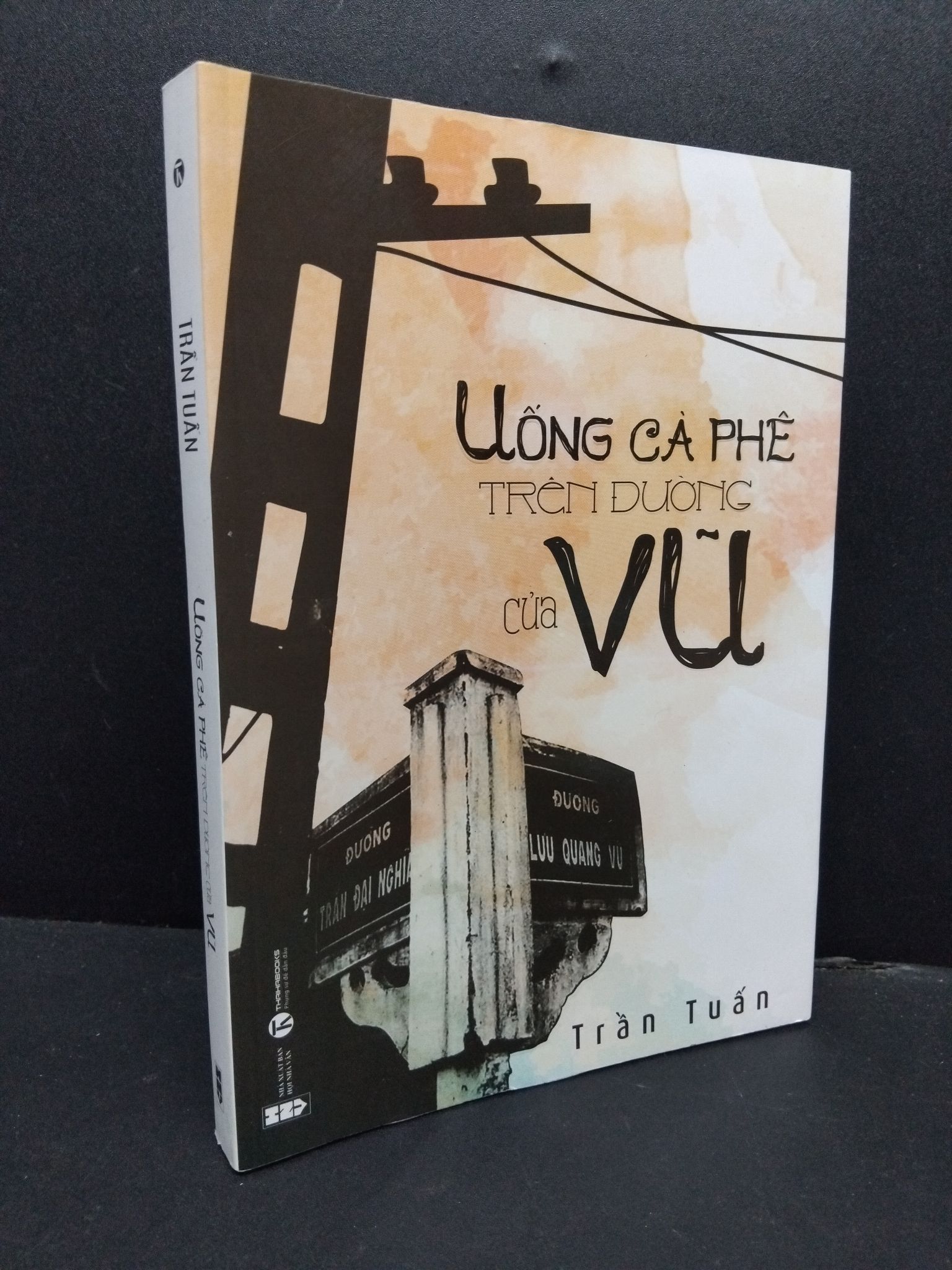 Uống cà phê trên đường của Vũ mới 90% bẩn nhẹ 2017 HCM1008 Trần Tuấn VĂN HỌC