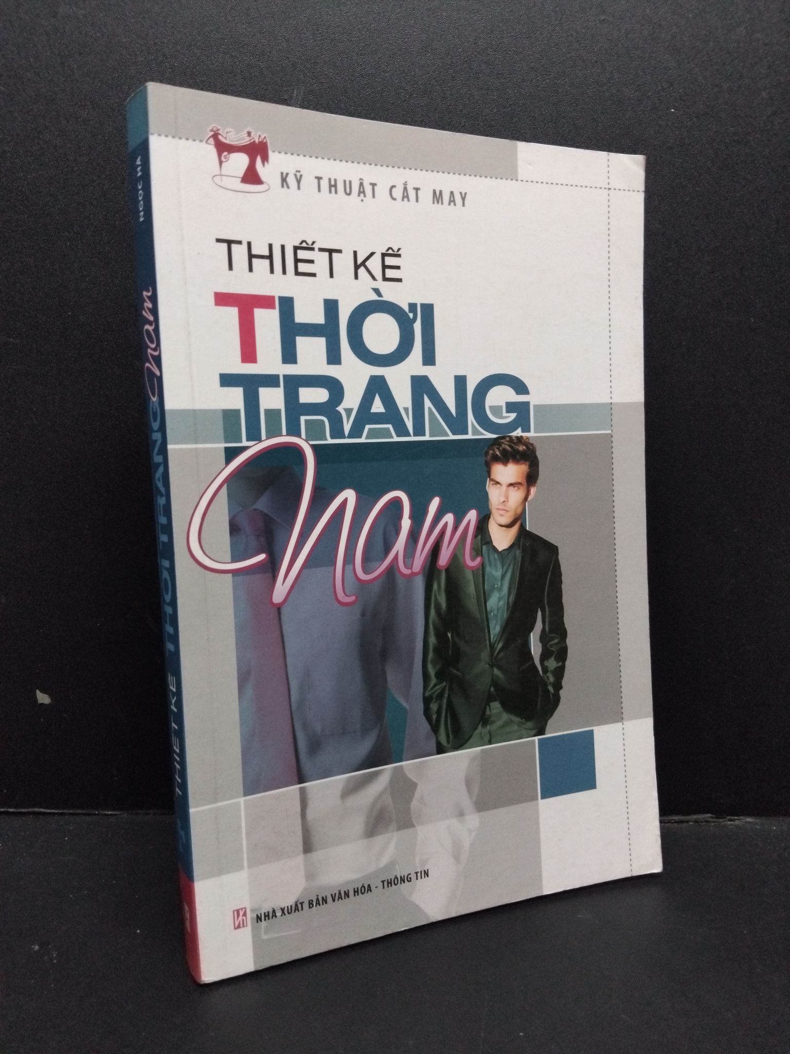 Thiết kế thời trang nam mới 80% ố bẩn nhẹ 2012 HCM1008 Ngọc Hà TẠP CHÍ, THIẾT KẾ, THỜI TRANG