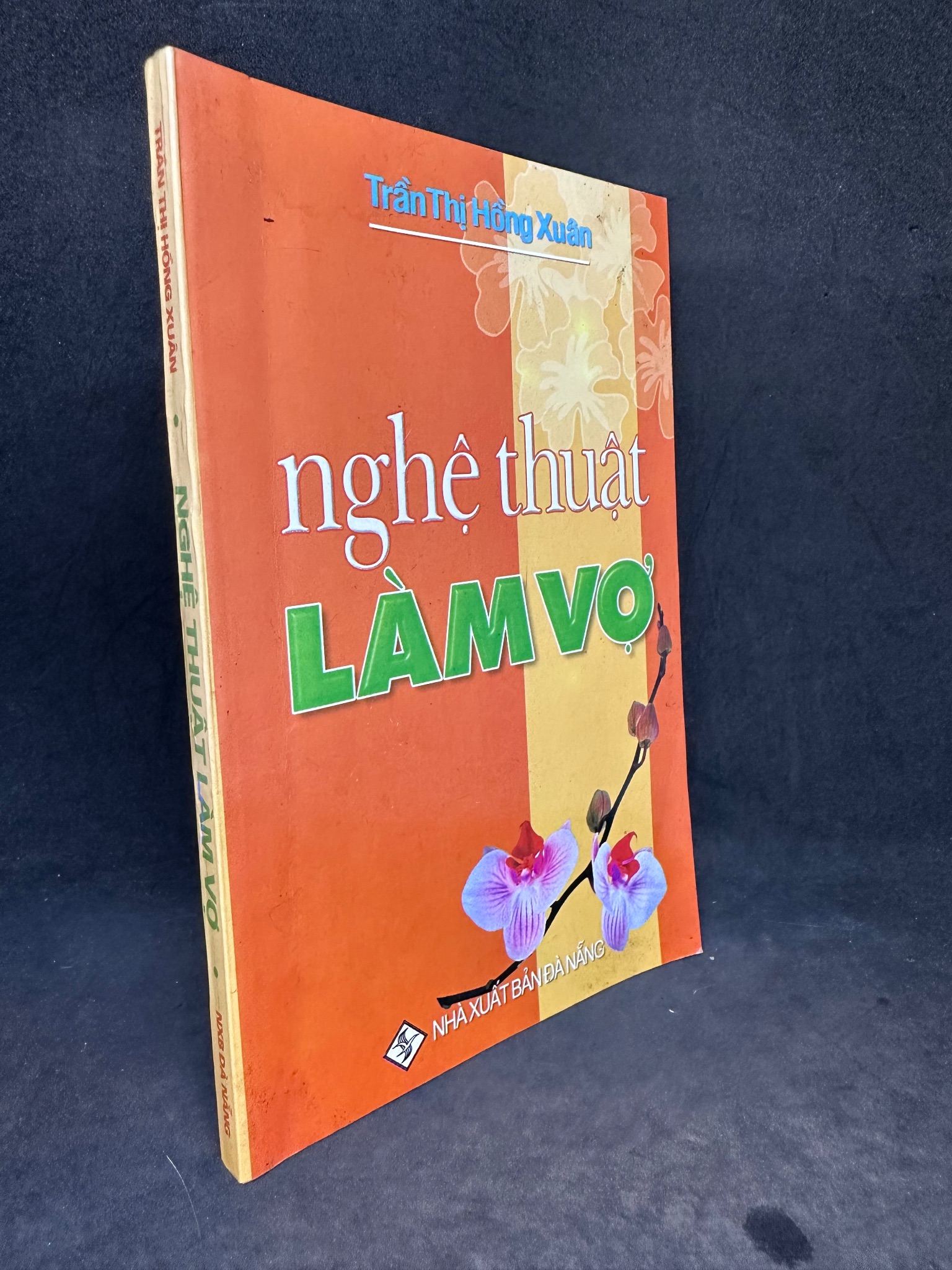 Nghệ Thuật Làm Vợ, Trần Thị Hồng Xuân, Mới 80% (Ố Nhẹ, Có vết nước nhẹ), 2003 SBM2407