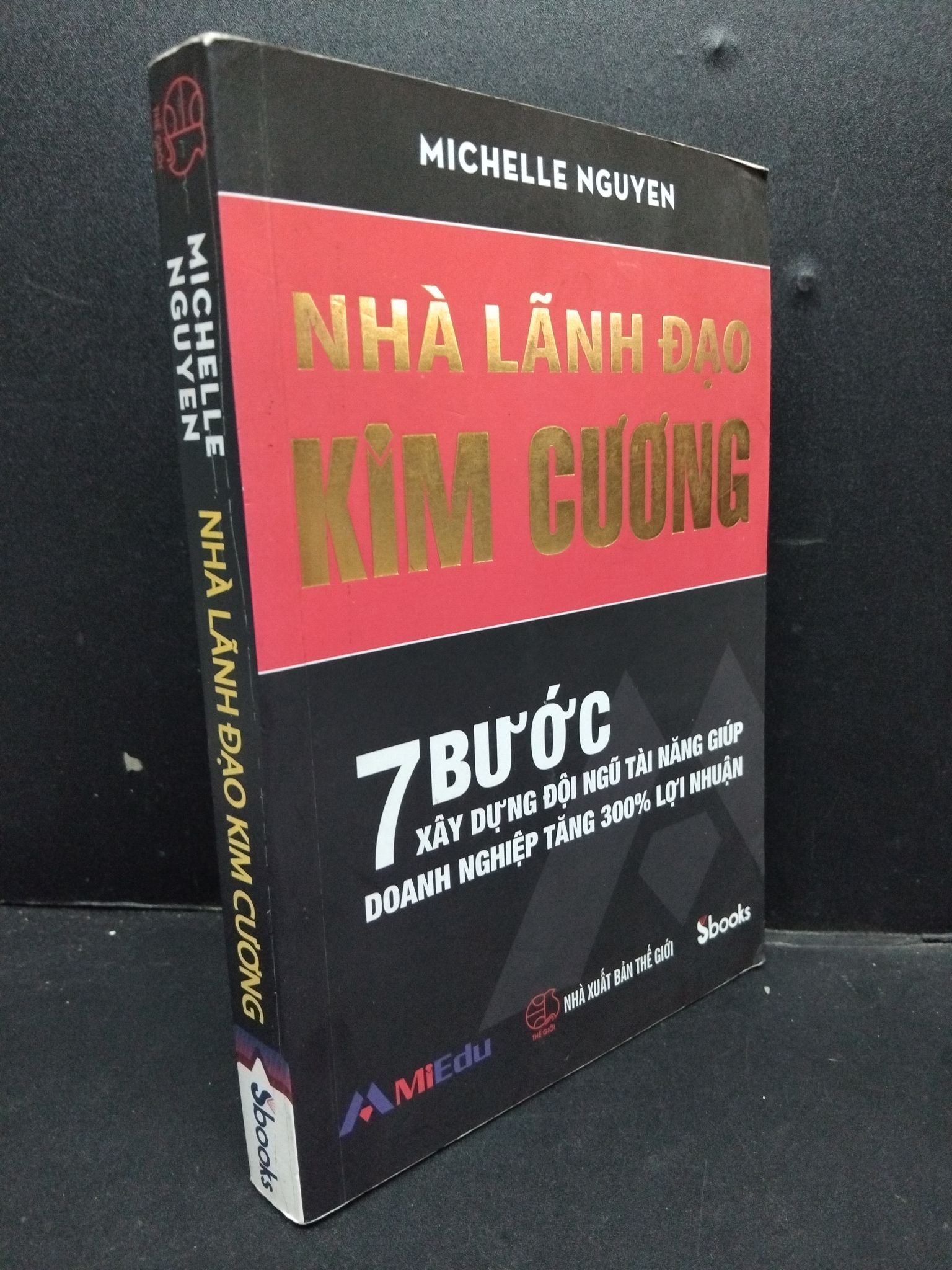 Nhà lãnh đạo kim cương mới 80% ố ẩm nhẹ 2019 HCM1008 Michelle Nguyen QUẢN TRỊ