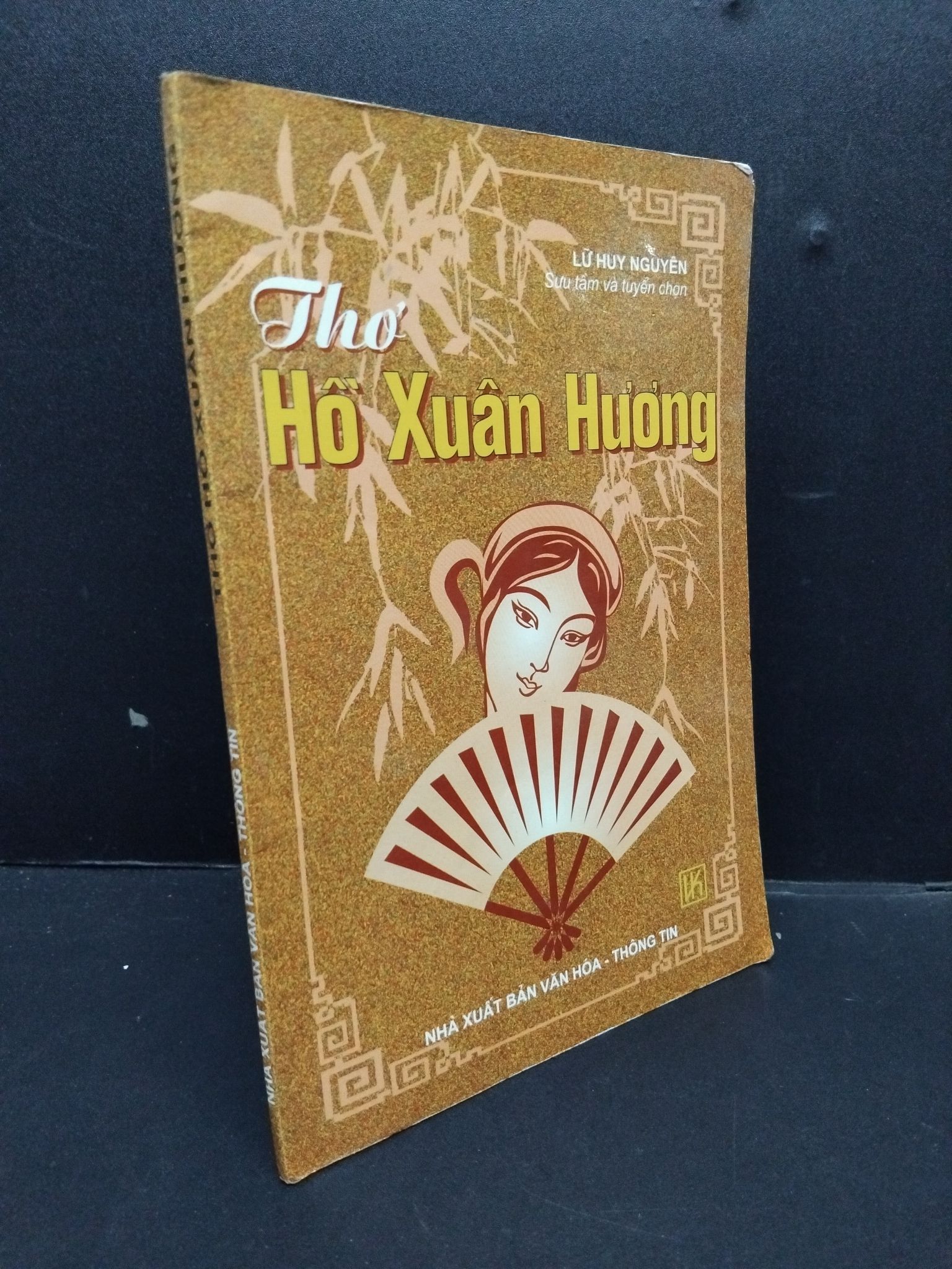 Thơ Hồ Xuân Hương mới 80% ố có viết nhẹ 2004 HCM1008 Lưu Huy Nguyên VĂN HỌC