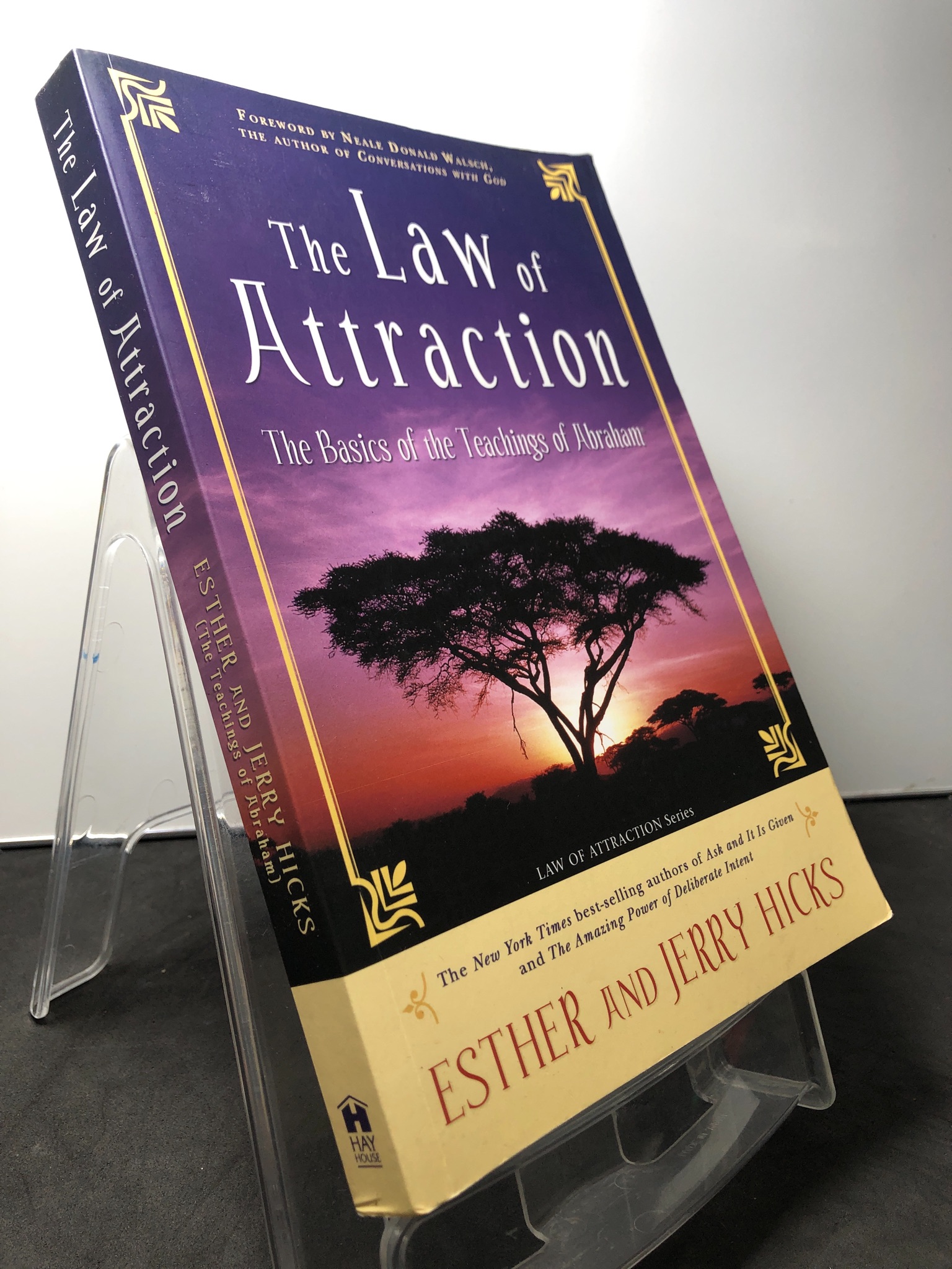 The law of attraction mới 85% bẩn nhẹ Esther and Jerry Hicks HPB1408 NGOẠI VĂN