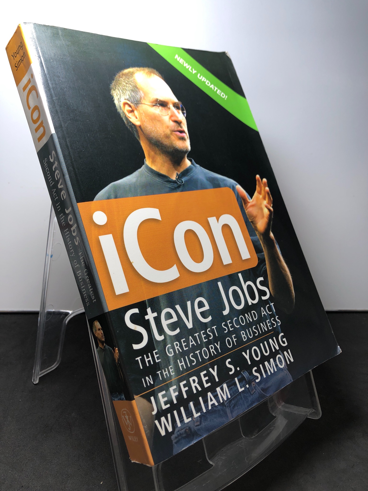 Icon Steve Jobs The greatest second act in the history of business mới 85% bẩn nhẹ Jeffrey S.Young, William L.Simon HPB1408 NGOẠI VĂN