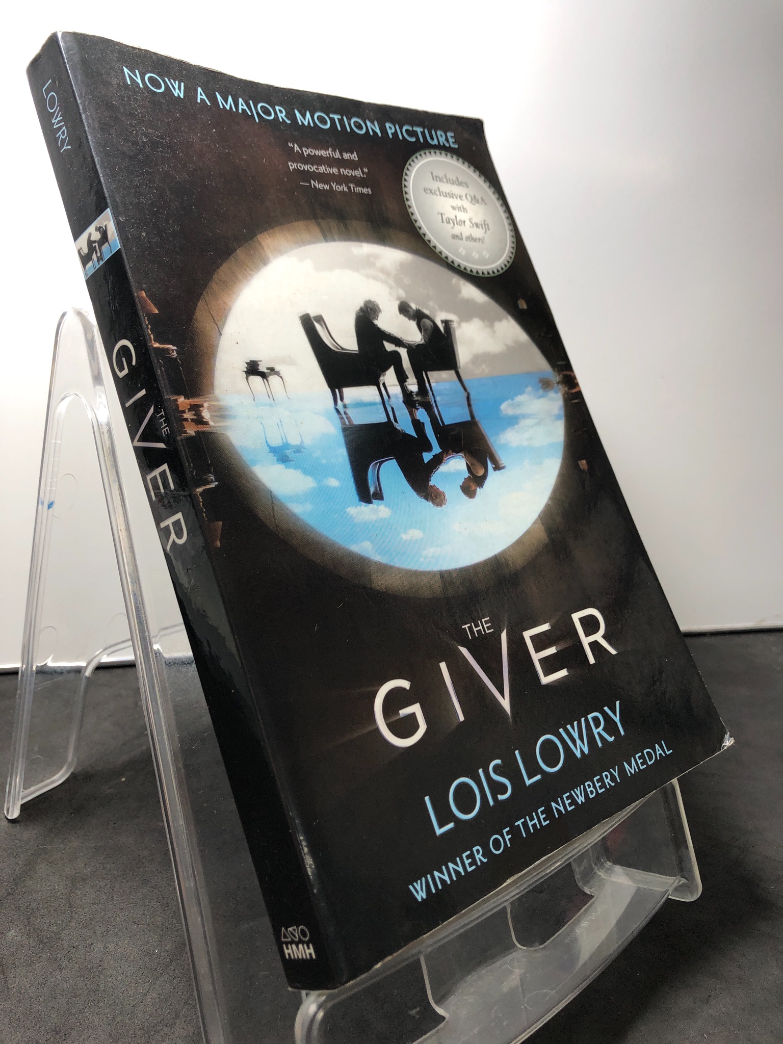 The giver mới 80% bẩn nhẹ Lois Lowry HPB1408 NGOẠI VĂN