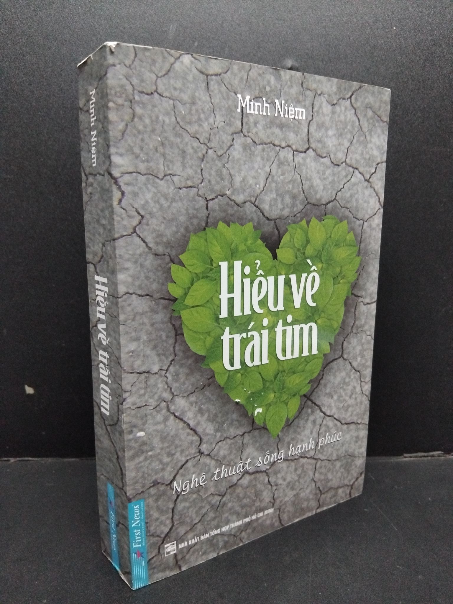 Hiểu về trái tim mới 80% ố vàng có viết trang đầu 2020 HCM1008 Minh Niệm TÂM LÝ