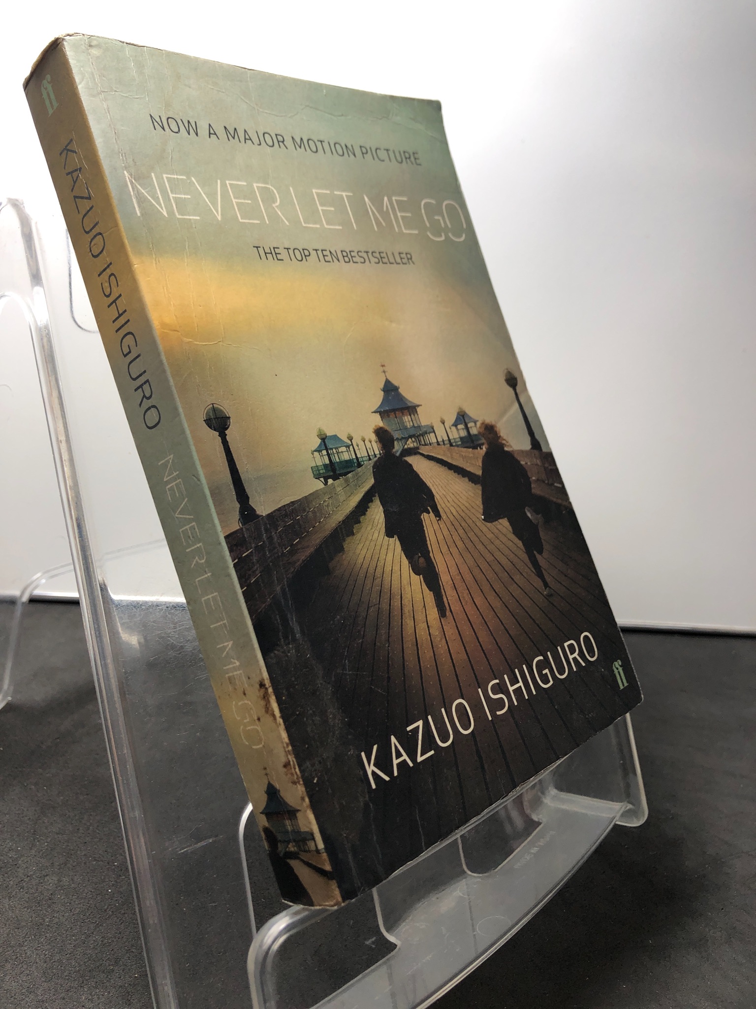 Never let me go mới 80% ố vàng Kazuo Ishiguro HPB1508 NGOẠI VĂN