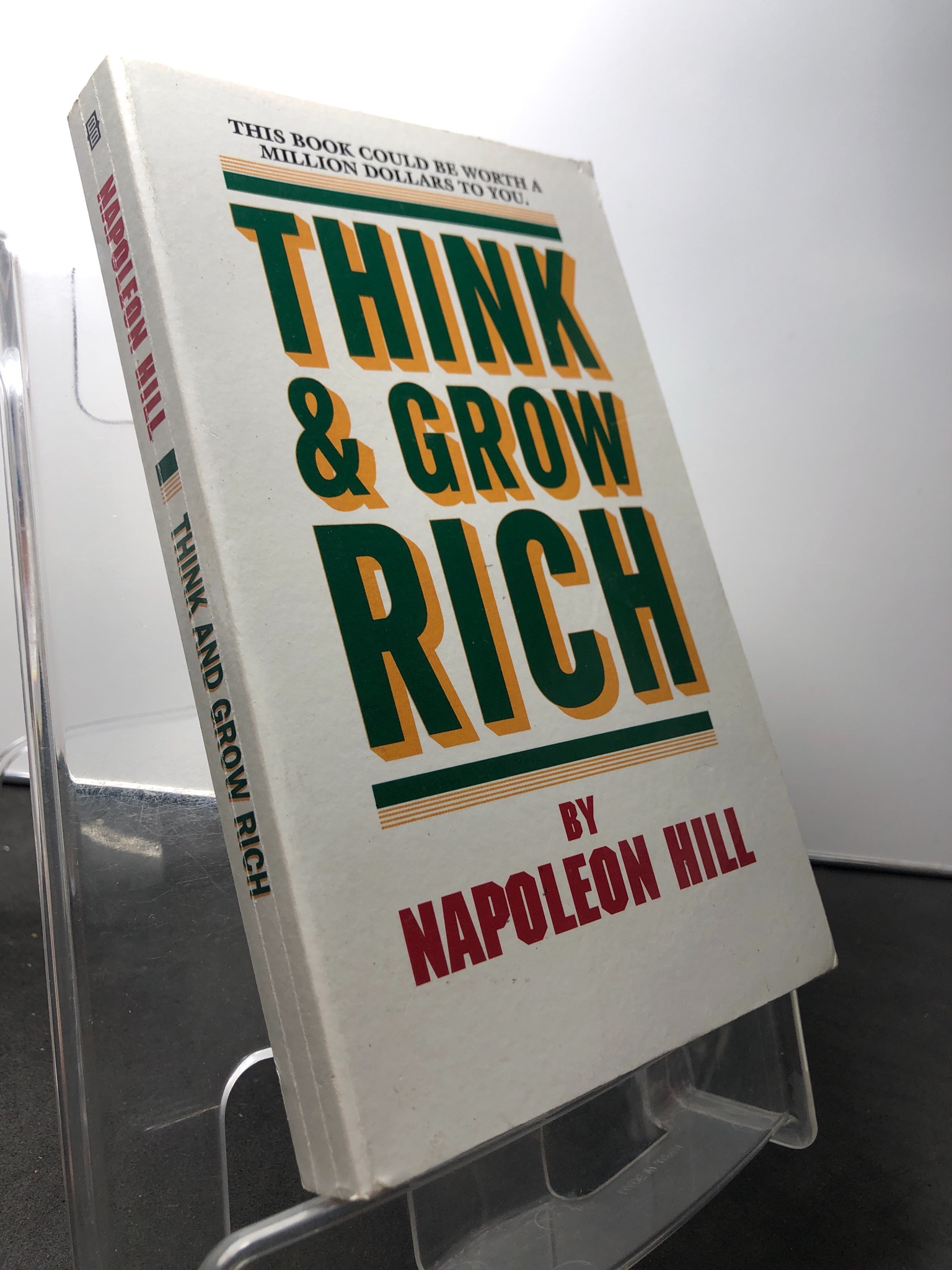 Think and grow rich mới 80% ố vàng Napoleon Hill HPB1508 NGOẠI VĂN