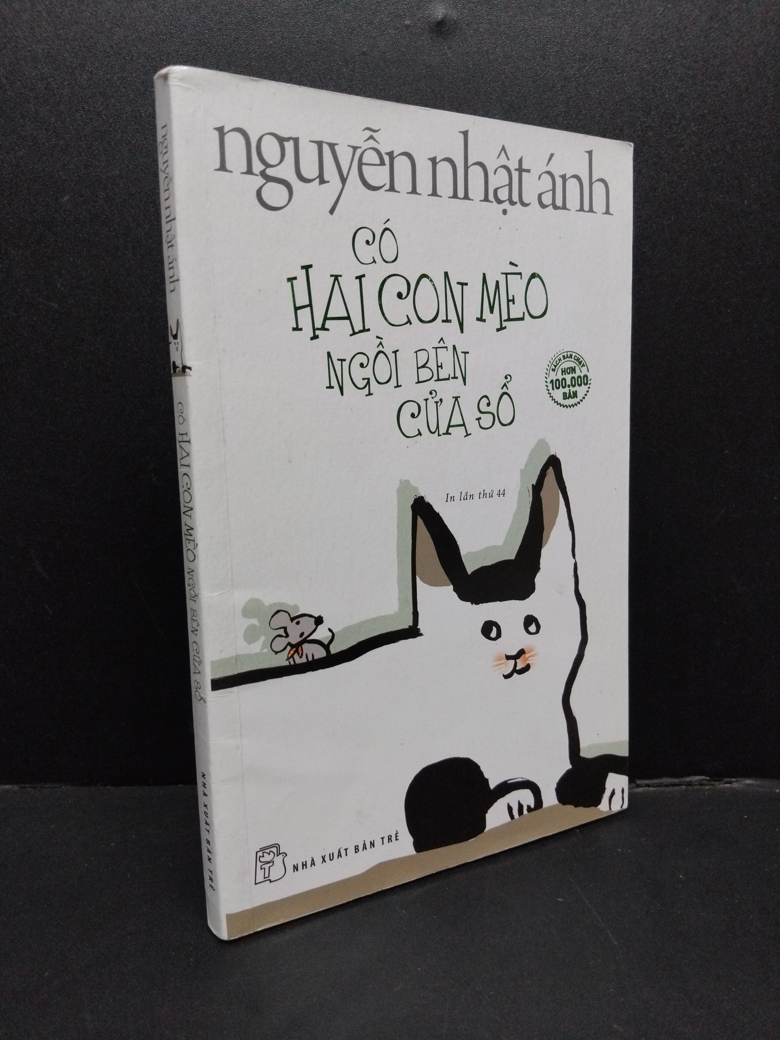 Có hai con mèo ngồi bên của sổ mới 90% bẩn nhẹ có viết trang cuối 2022 HCM1008 Nguyễn Nhật Ánh VĂN HỌC