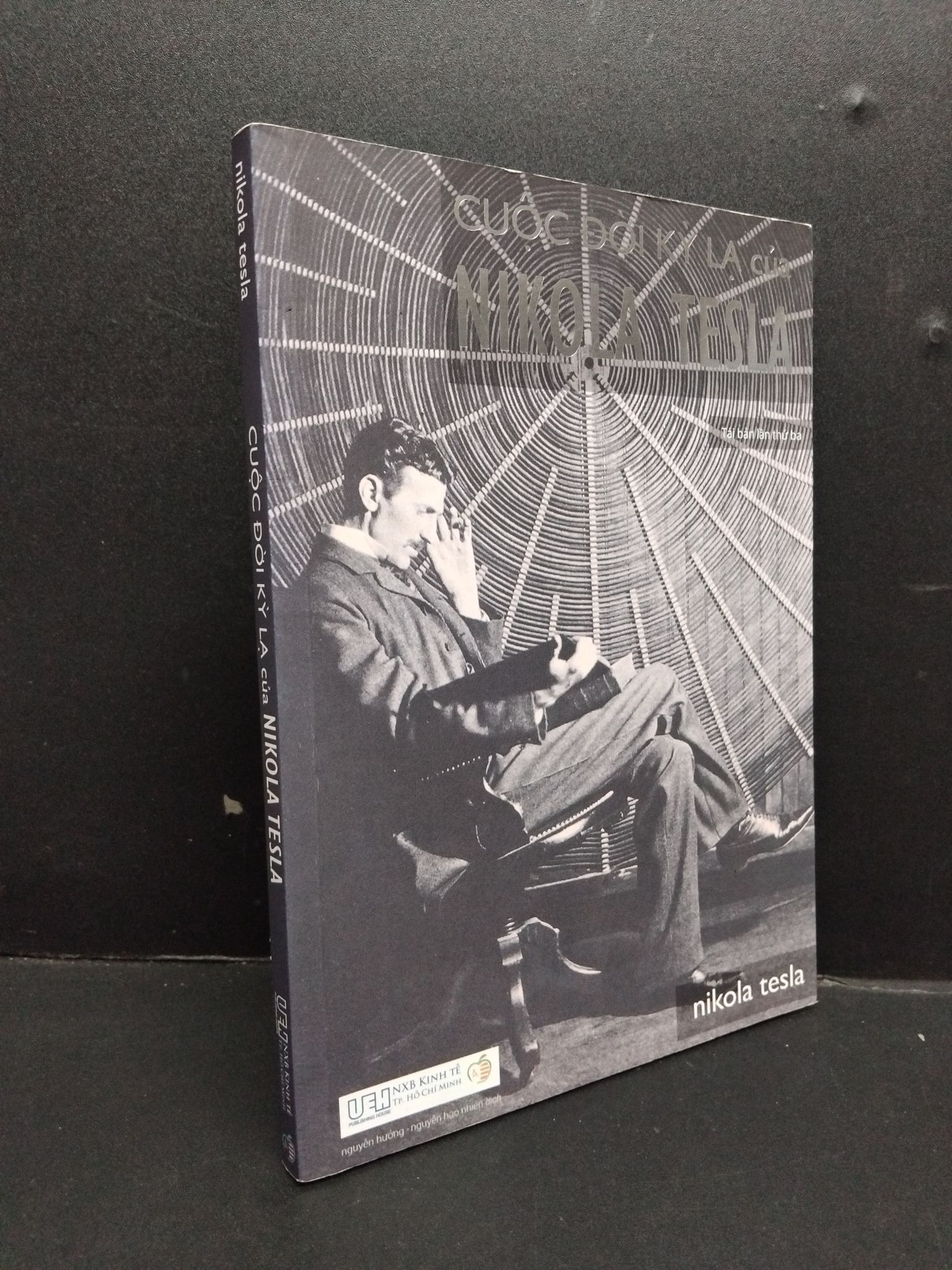 Cuộc đời kỳ lạ của Nikola Tesla mới 70% ố vàng 2020 HCM1008 Nikola Tesla DANH NHÂN