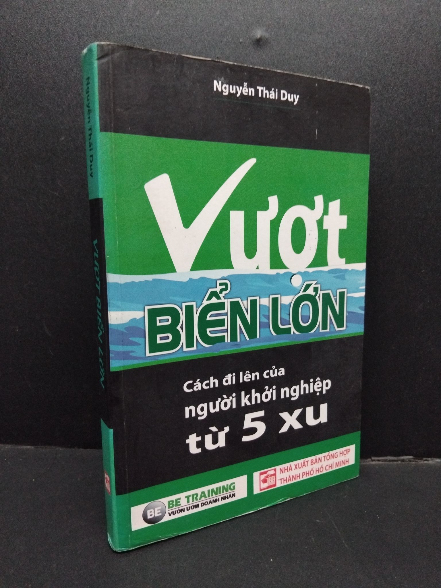 Vượt biển lớp mới 80% ố vàng có chữ ký tác giả 2017 HCM1008 Nguyễn Thái Duy KỸ NĂNG