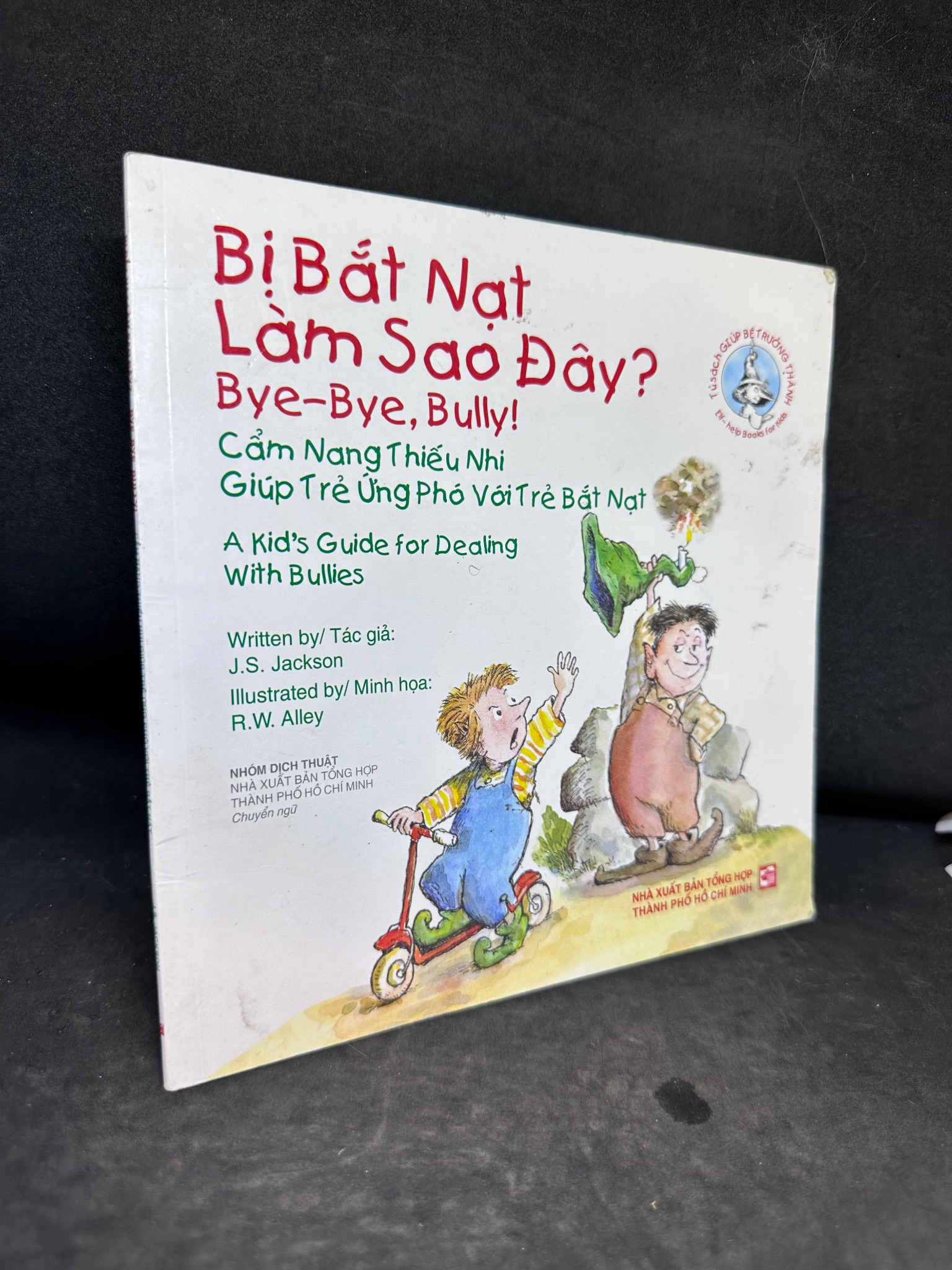 Bị Bắt Nạt Làm Sao Đây? Cẩm Nang Thiếu Nhi Giúp Trẻ Ứng Phó Với Trẻ Bắt Nạt, Song ngữ Anh Việt, Mới 80%, 2015 SBM2407