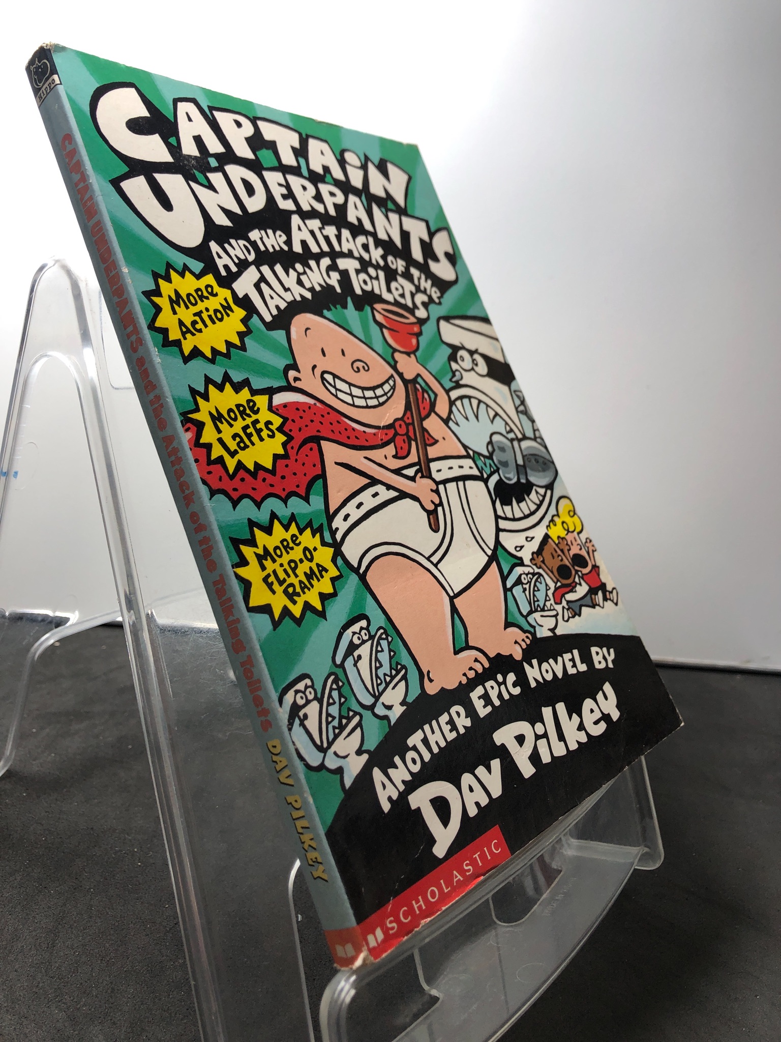 Captain underpants and the attack of the talking toiles SCHOLASTIC mới 85% bẩn nhẹ HPB1508 NGOẠI VĂN