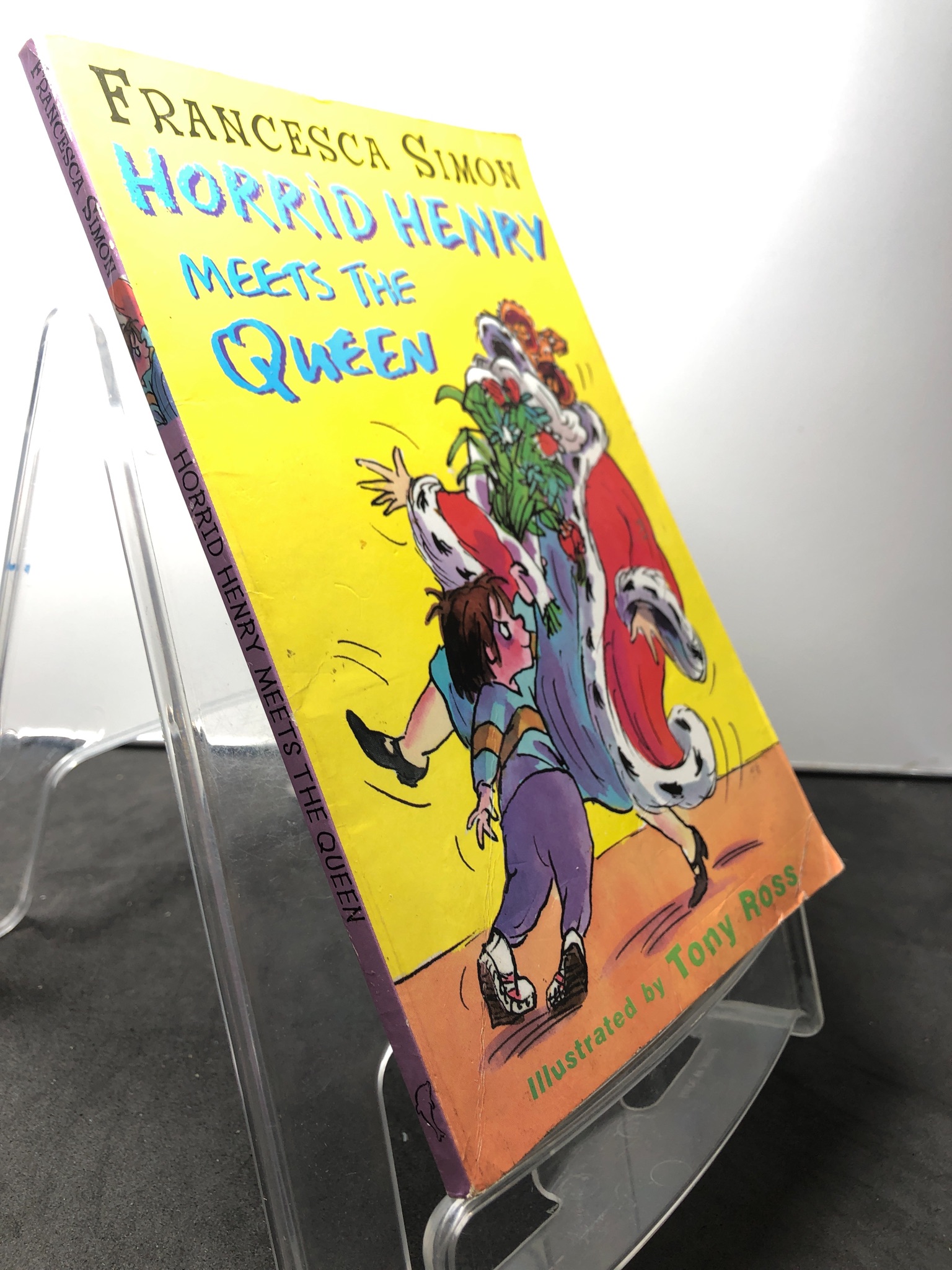 Horrid henry meets the queen mới 85% bẩn nhẹ Francesca Simon HPB1508 NGOẠI VĂN