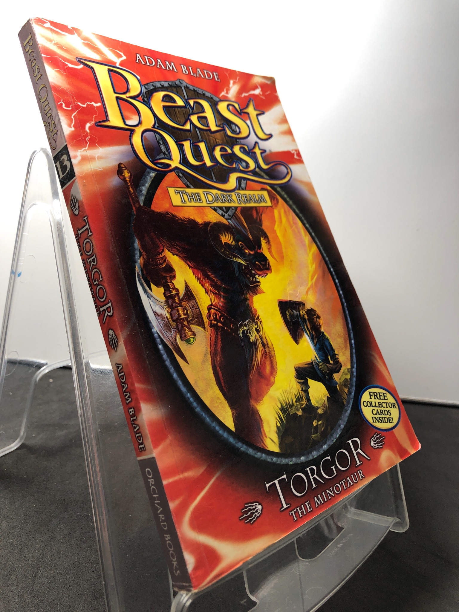 Beast quest the dark realm Torgor the minotaur mới 80% ố vàng nhẹ Adam Blade HPB1508 NGOẠI VĂN