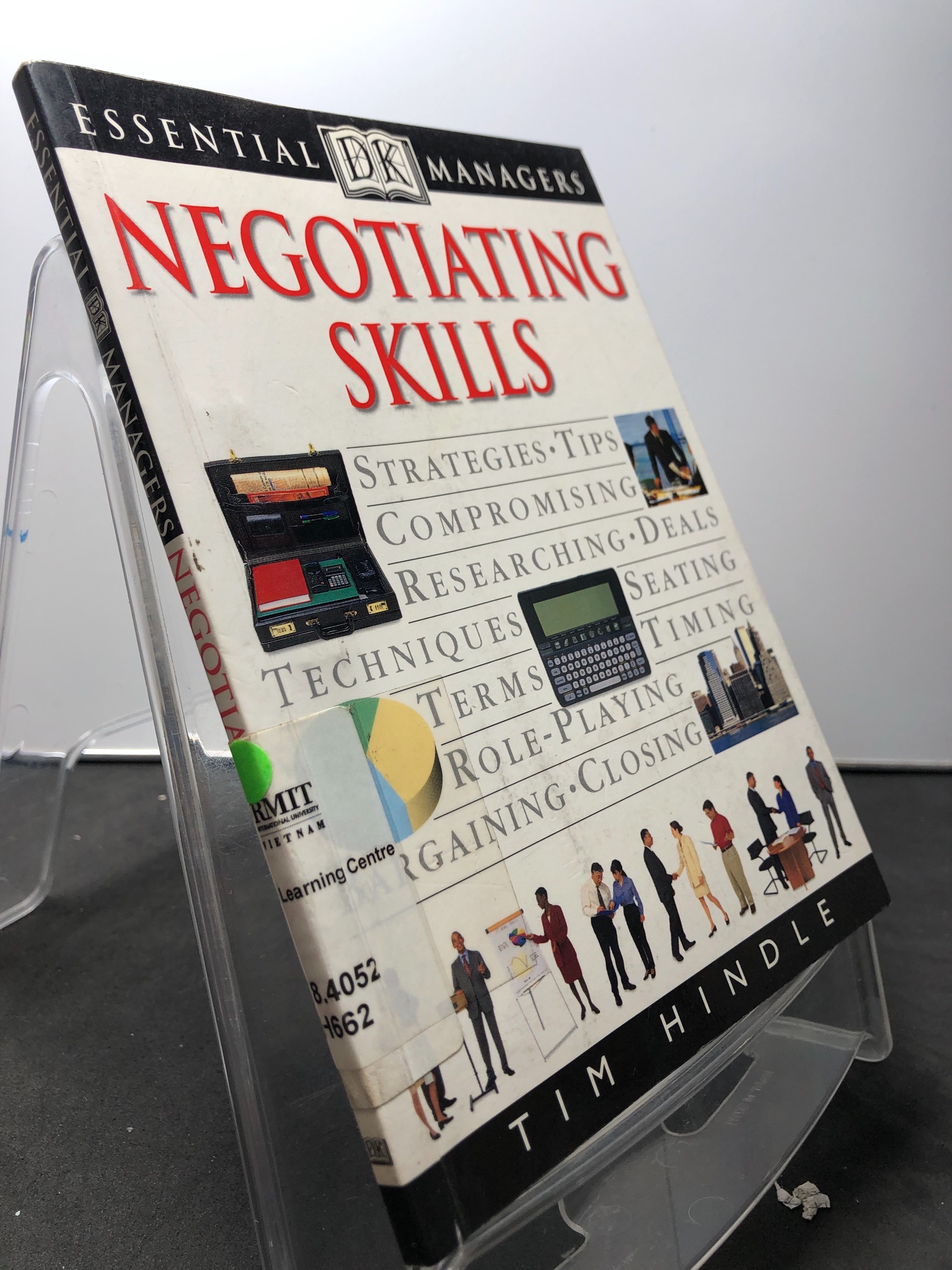 Negotiating skills DK Essential Managers mới 85% bẩn nhẹ Tim Hindle HPB1908 NGOẠI VĂN