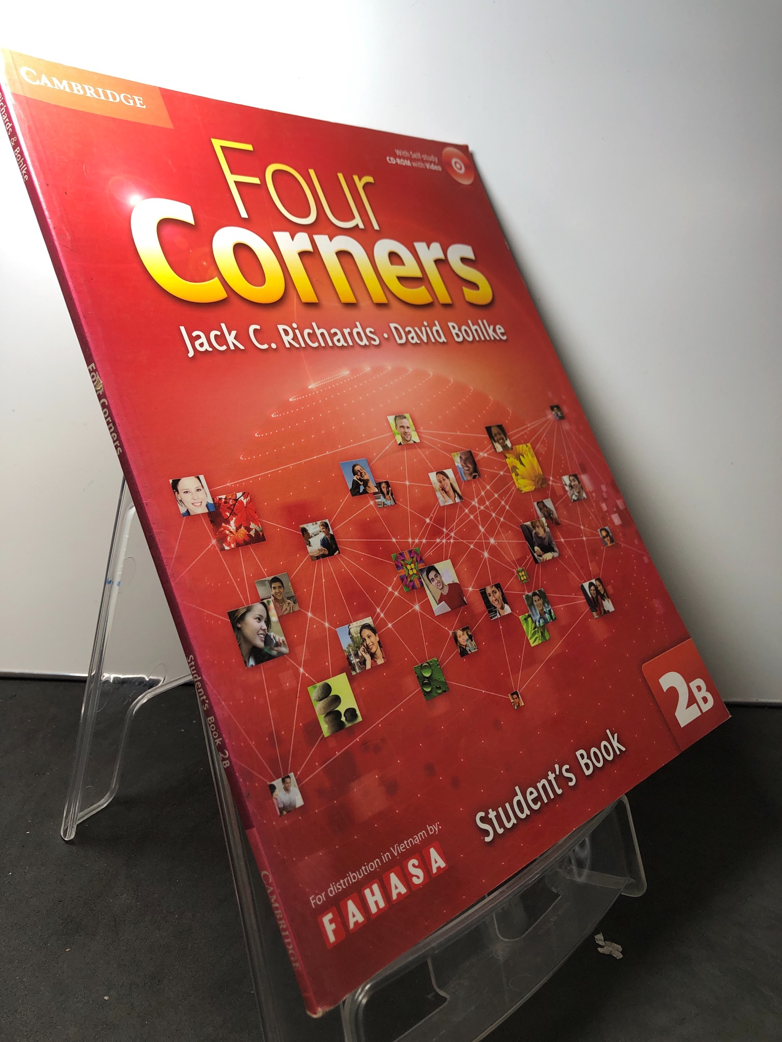 Four corners Student's book 2B Cambridge mới 80% bẩn nhẹ mỗi sách HPB2108 HỌC NGOẠI NGỮ