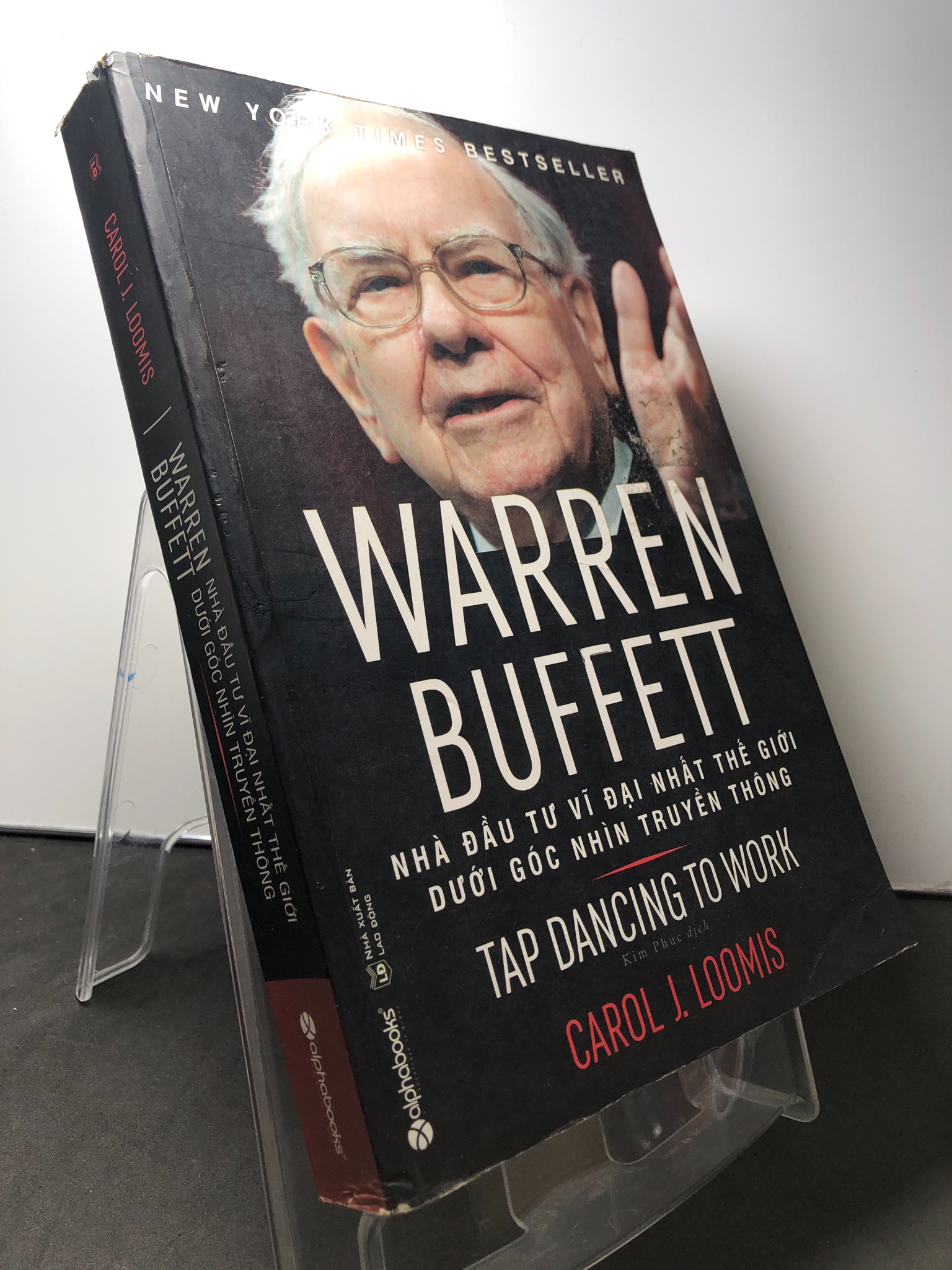 Warren Buffett Nhà đầu tư vĩ đại nhất thế giới dưới góc nhìn truyền thông 2017 mới 85% bẩn nhẹ Carol J.Loomis HPB2308 LỊCH SỬ - CHÍNH TRỊ - TRIẾT HỌC