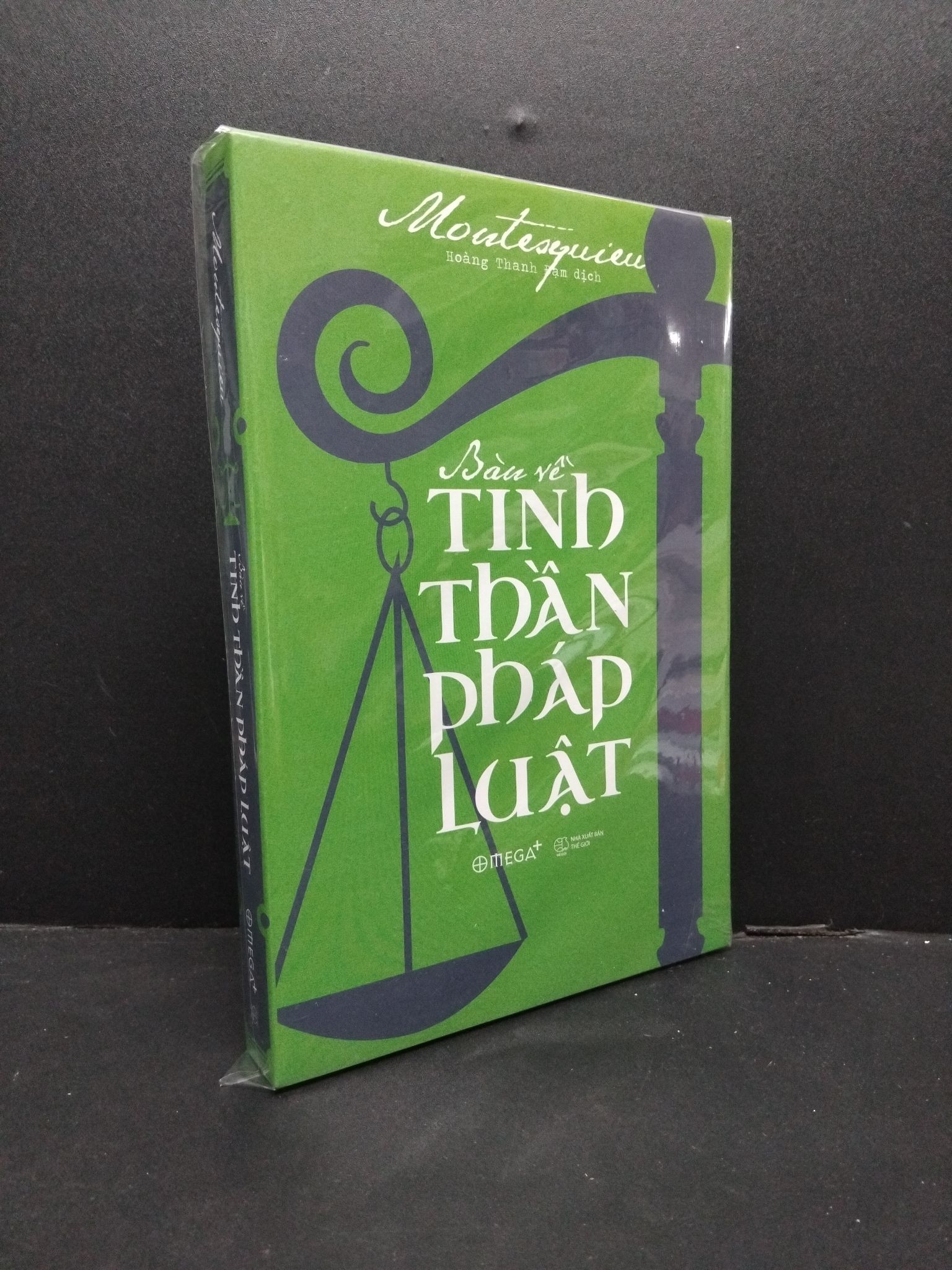 Bàn về tinh thần pháp luật mới 100% HCM2608 Montesquieu KỸ NĂNG