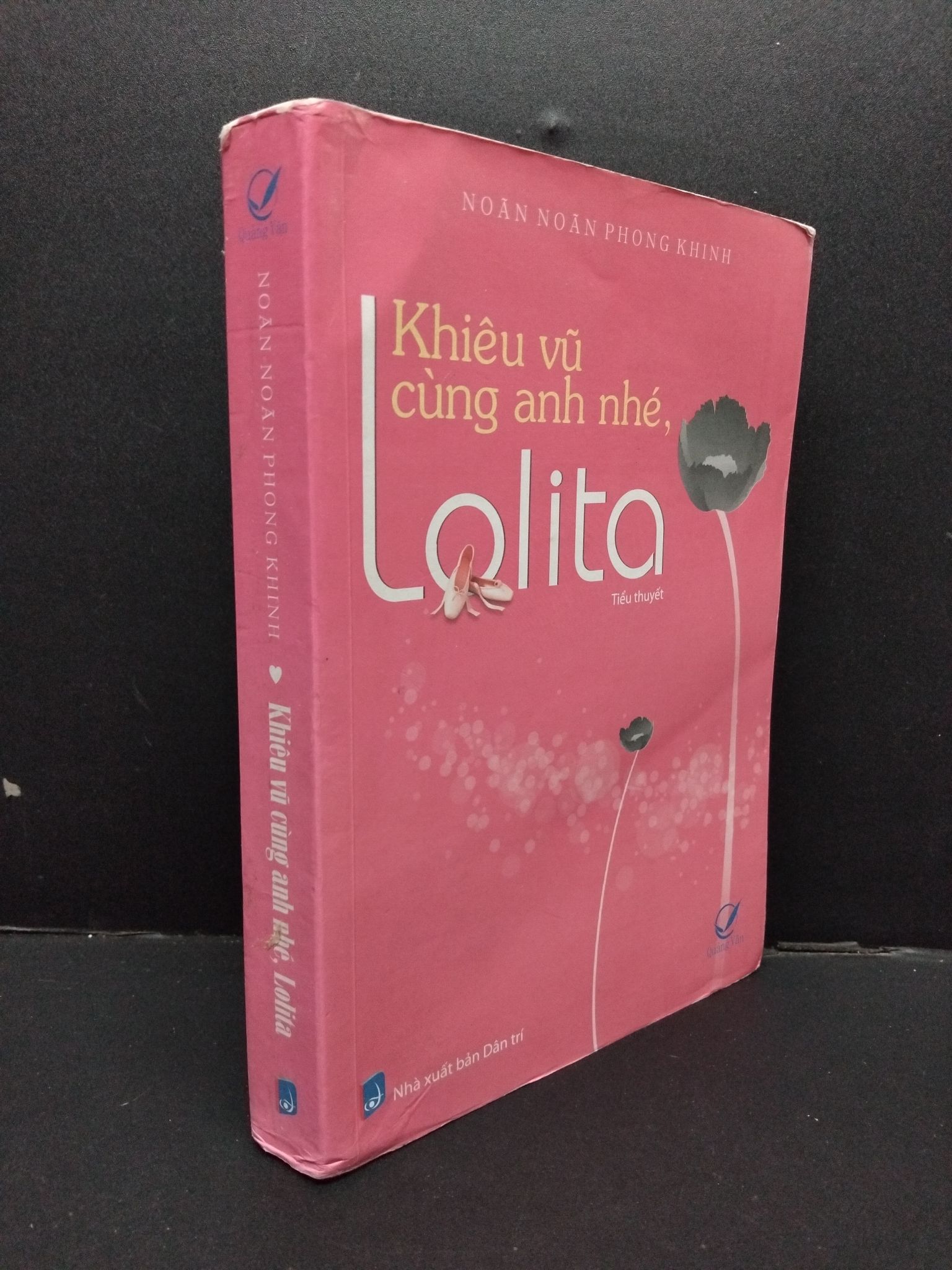 Khiêu vũ cùng anh nhé, Lolita Noãn Noãn Phong Khinh mới 80% ố rách gáy 2011 HCM.ASB0609