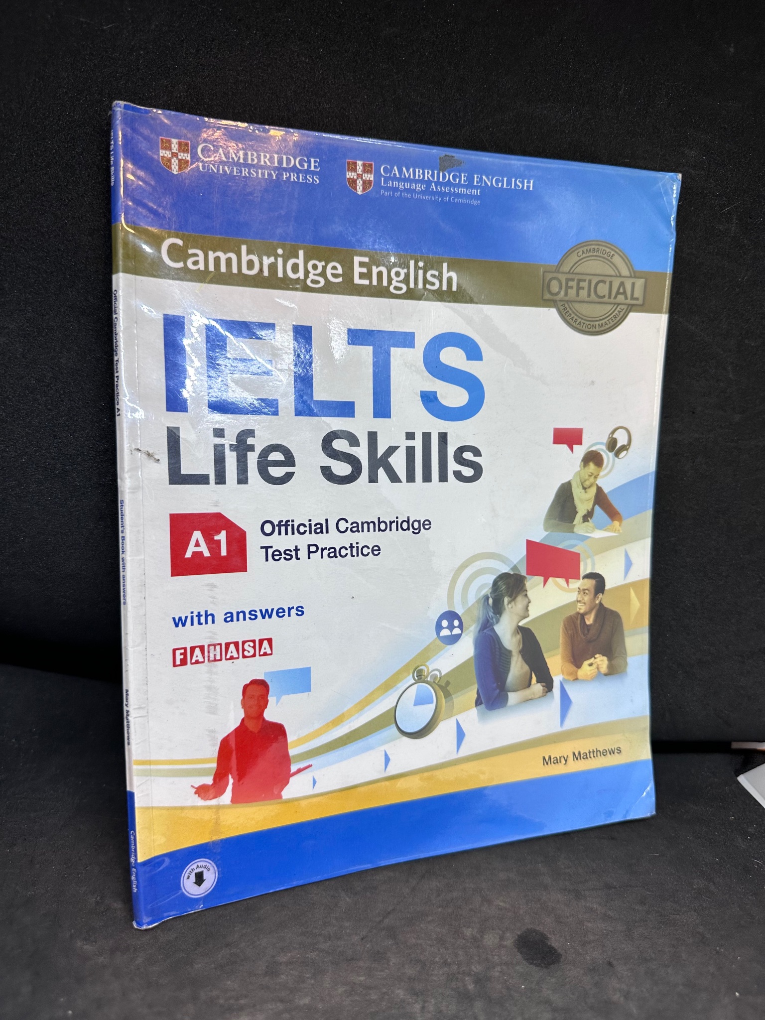 Ielts life skills, A1, official Cambridge test practice with answers, mới 80% (có ghi chữ vài trang) SBM0809