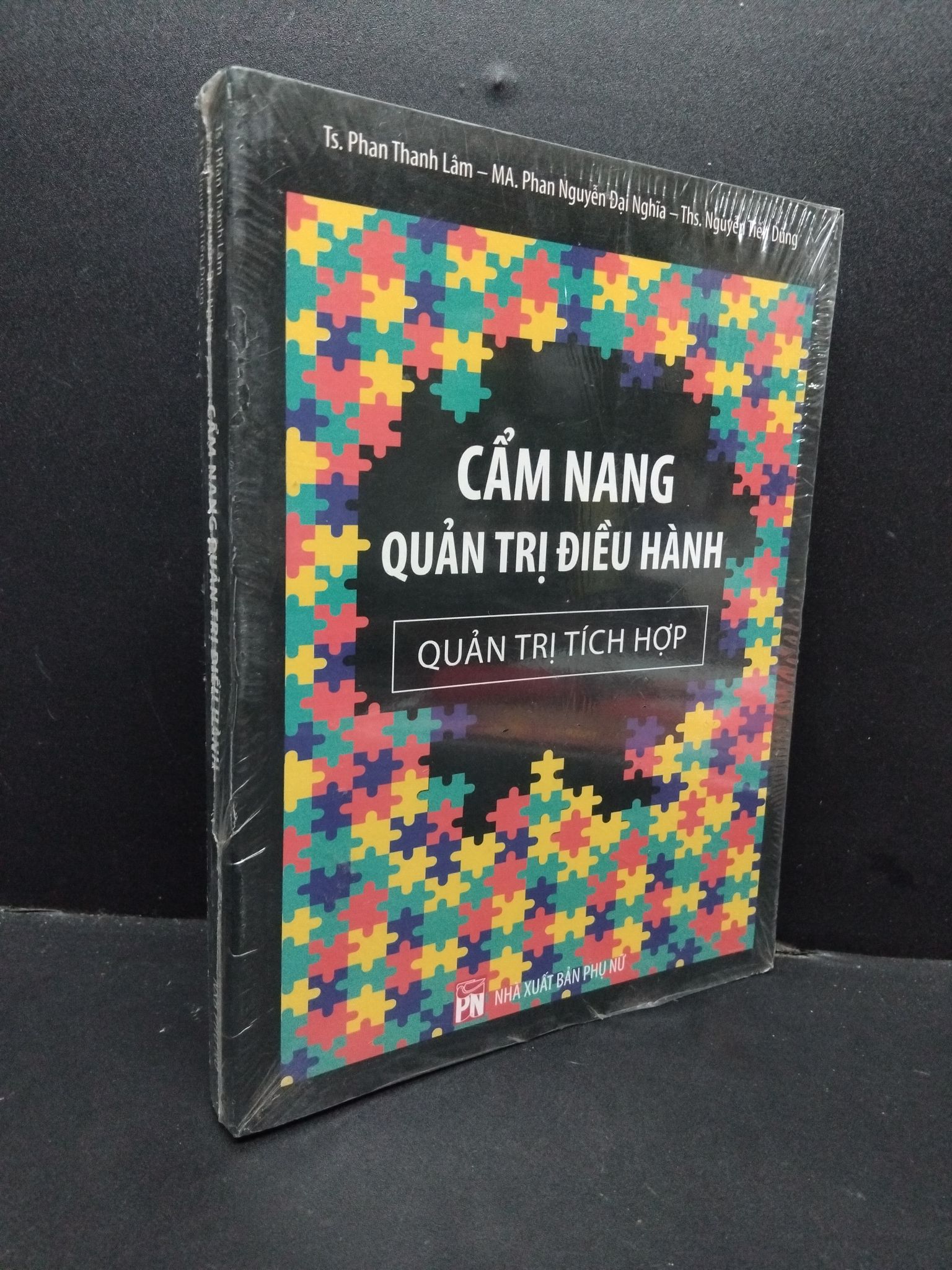 Cẩm nang quản trị điều hành quản trị tích hợp mới 95% còn seal HCM1209 Ts.Phan Thanh Lâm, MA.Phan Nguyễn Đại Nghĩa, Ths. Nguyễn Tiến Dũng QUẢN TRỊ