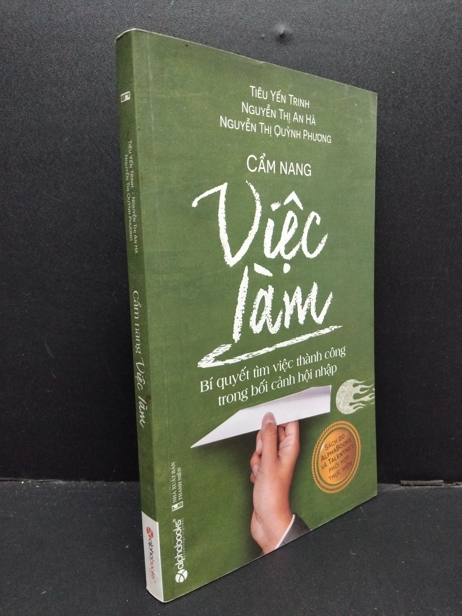 Cẩm nang việc làm Tiêu Yến Trinh - Nguyễn Thị An Hà - Nguyễn Thị Quỳnh Phương mới 80% ố có chữ ký trang đầu 2016 HCM.ASB1309