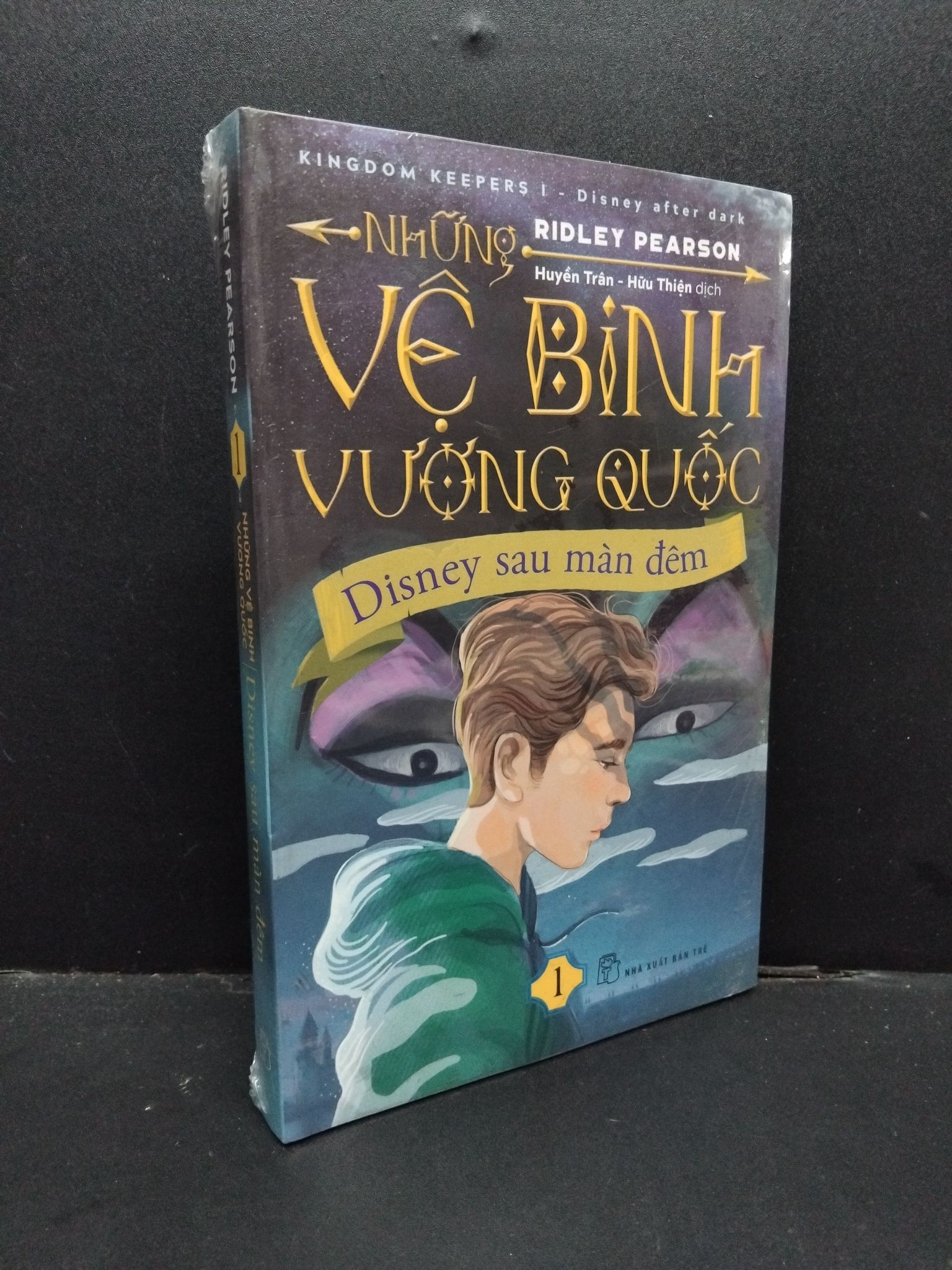 Những vệ binh vương quốc Disney sau màn đêm 1 Ridley Pearson mới 100% HCM.ASB1309