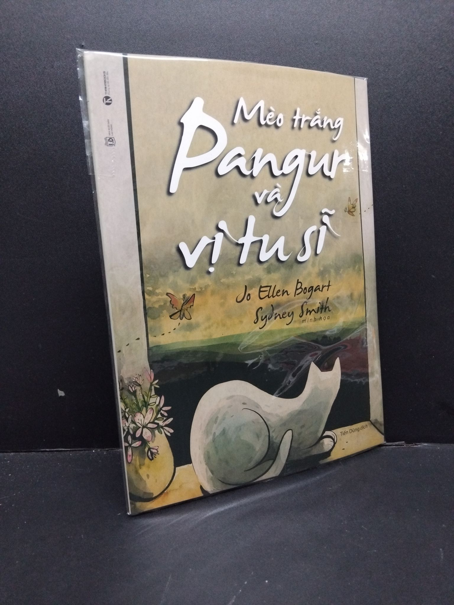 Mèo trắng Pangur và vị tu sĩ Jo Ellen Bogart mới 100% HCM.ASB1309